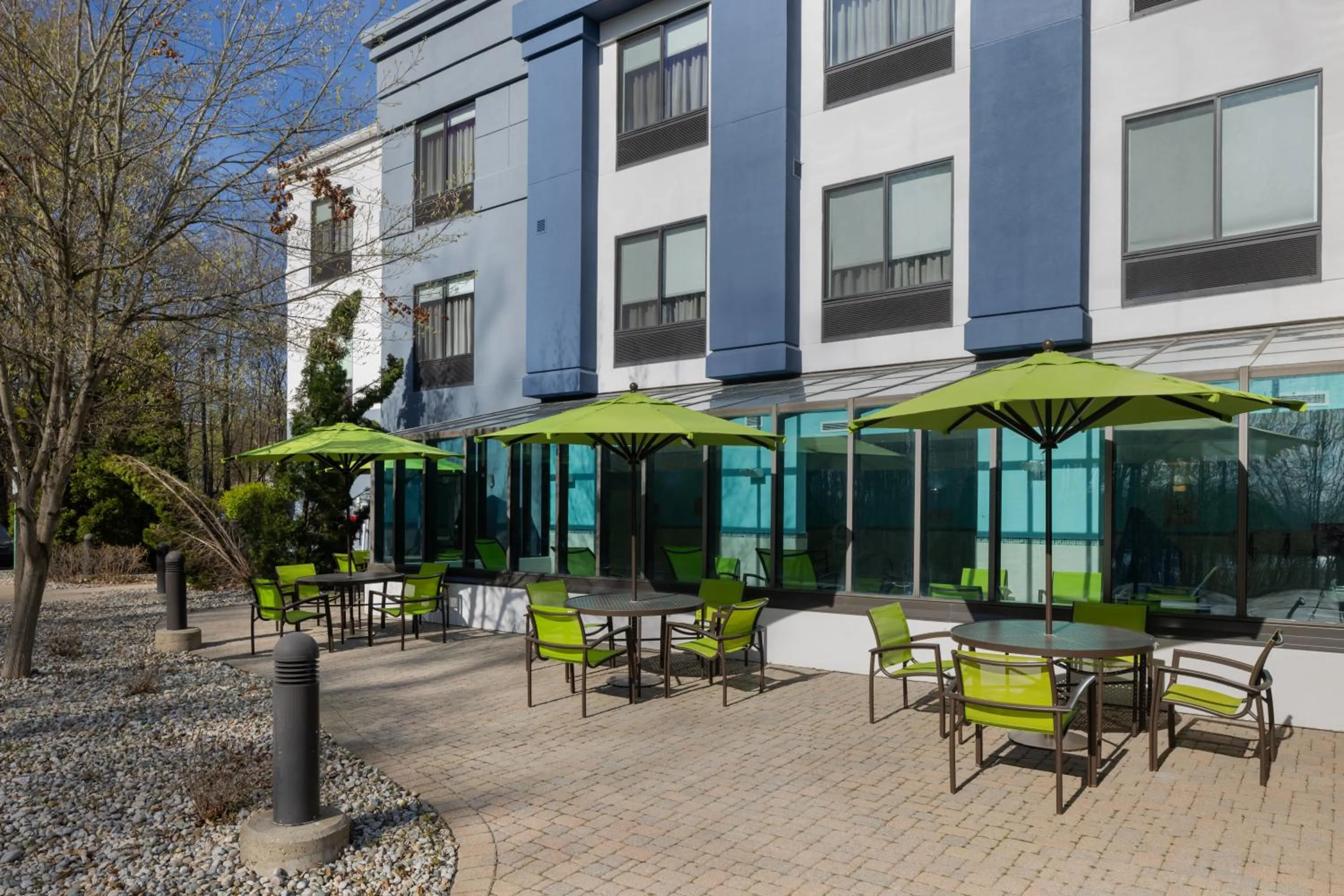 Patio in SpringHill Suites by Marriott Grand Rapids Airport Southeast