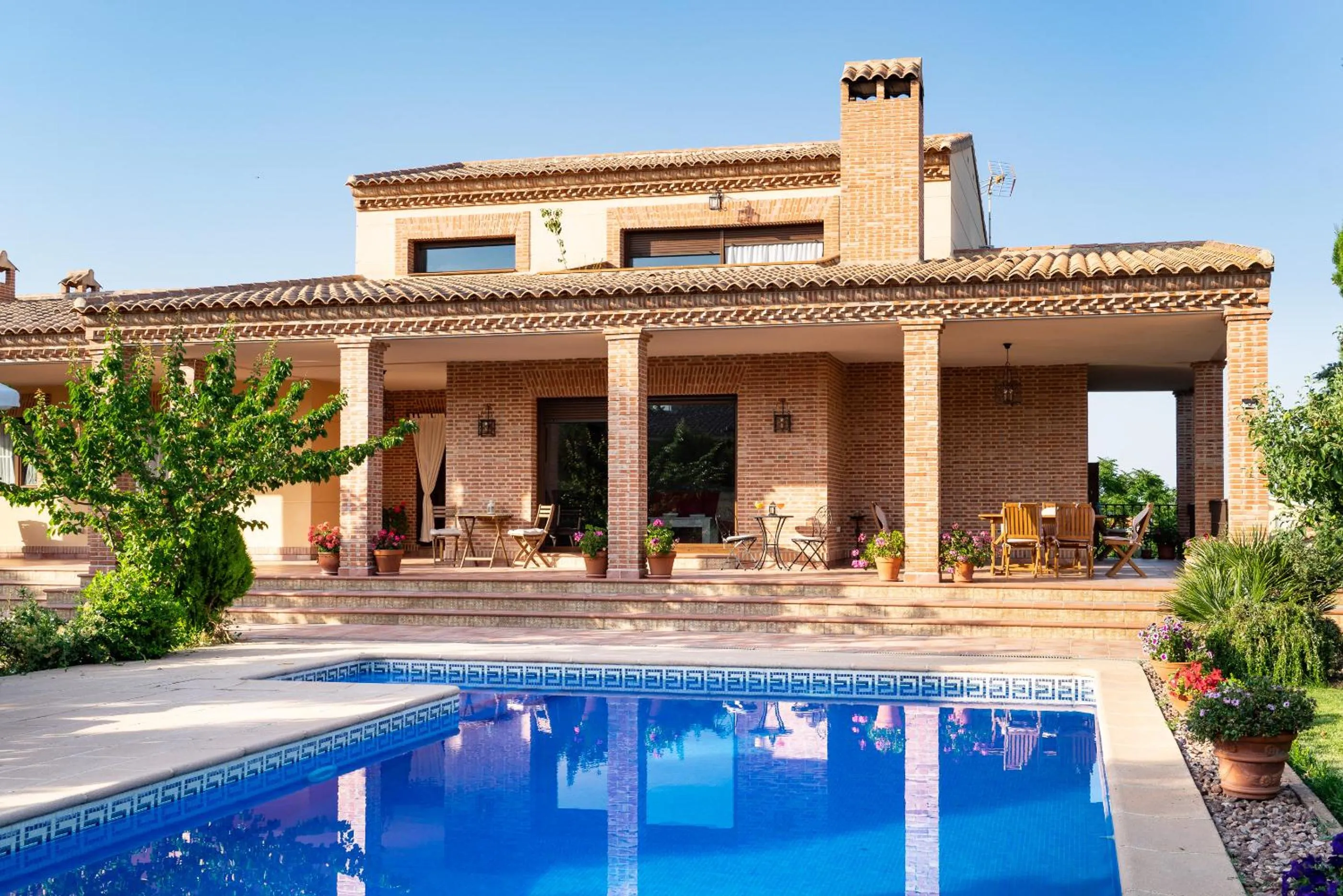 Pool view in Villa Marín Toledo