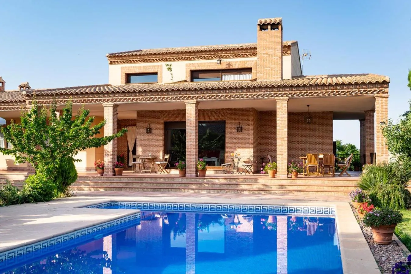 Pool view in Villa Marín Toledo