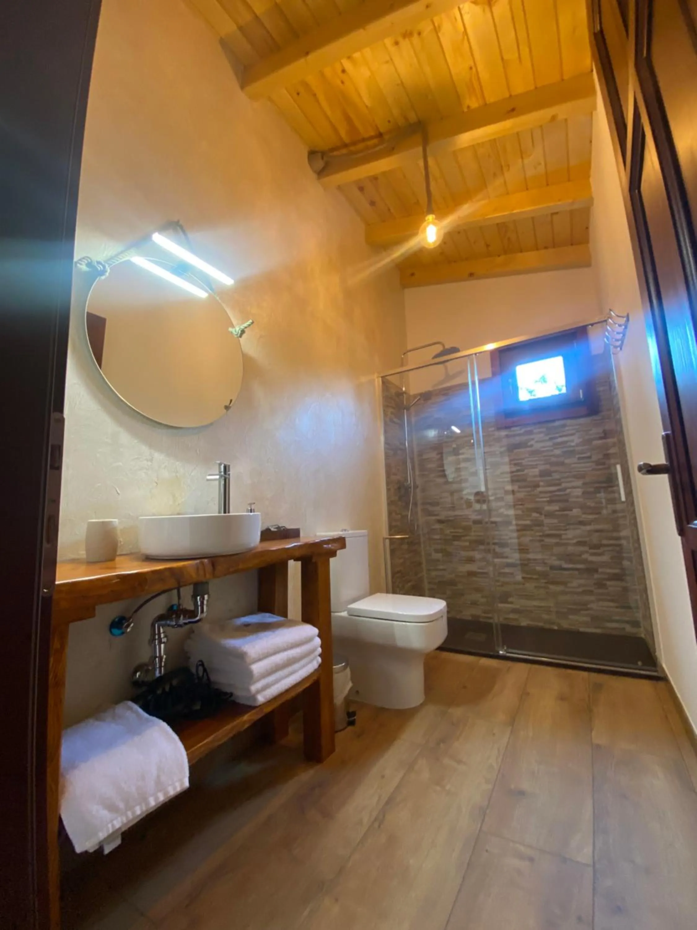 Shower in Villa Marín Toledo