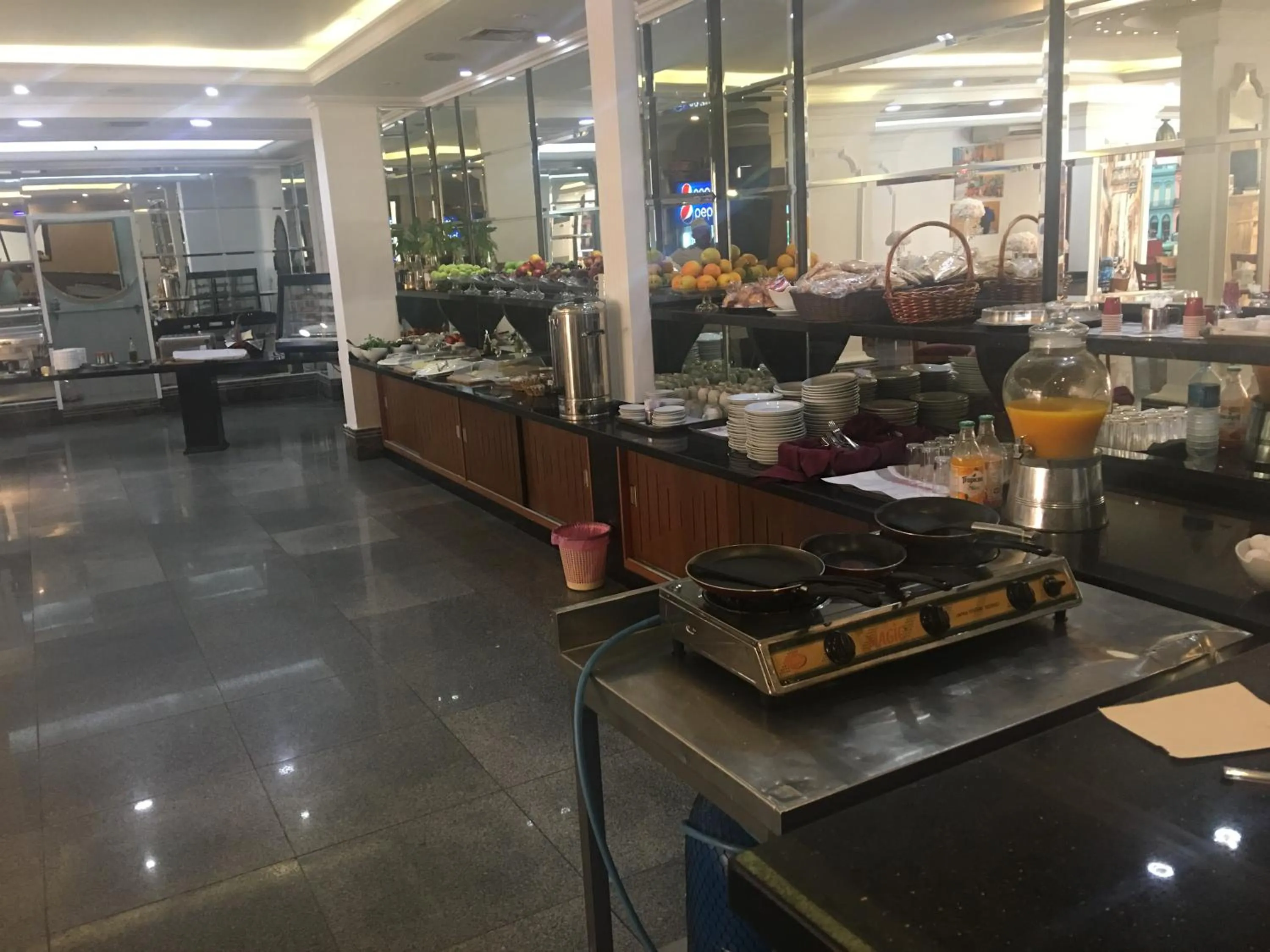 Restaurant/places to eat in Platinum Hotel