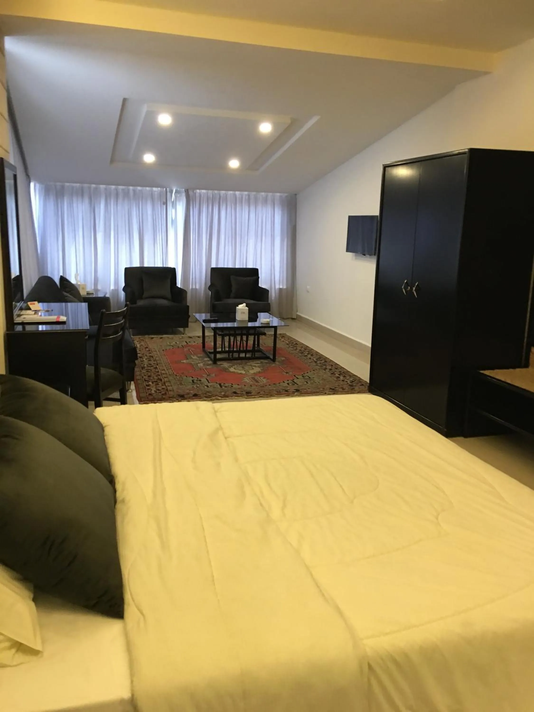 Photo of the whole room, Bed in Platinum Hotel