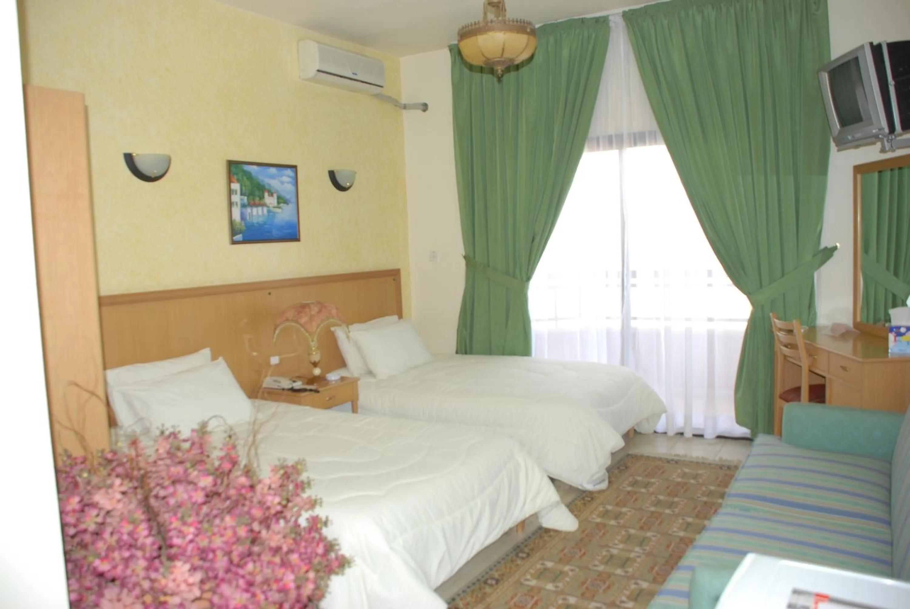 Day, Bed in Platinum Hotel