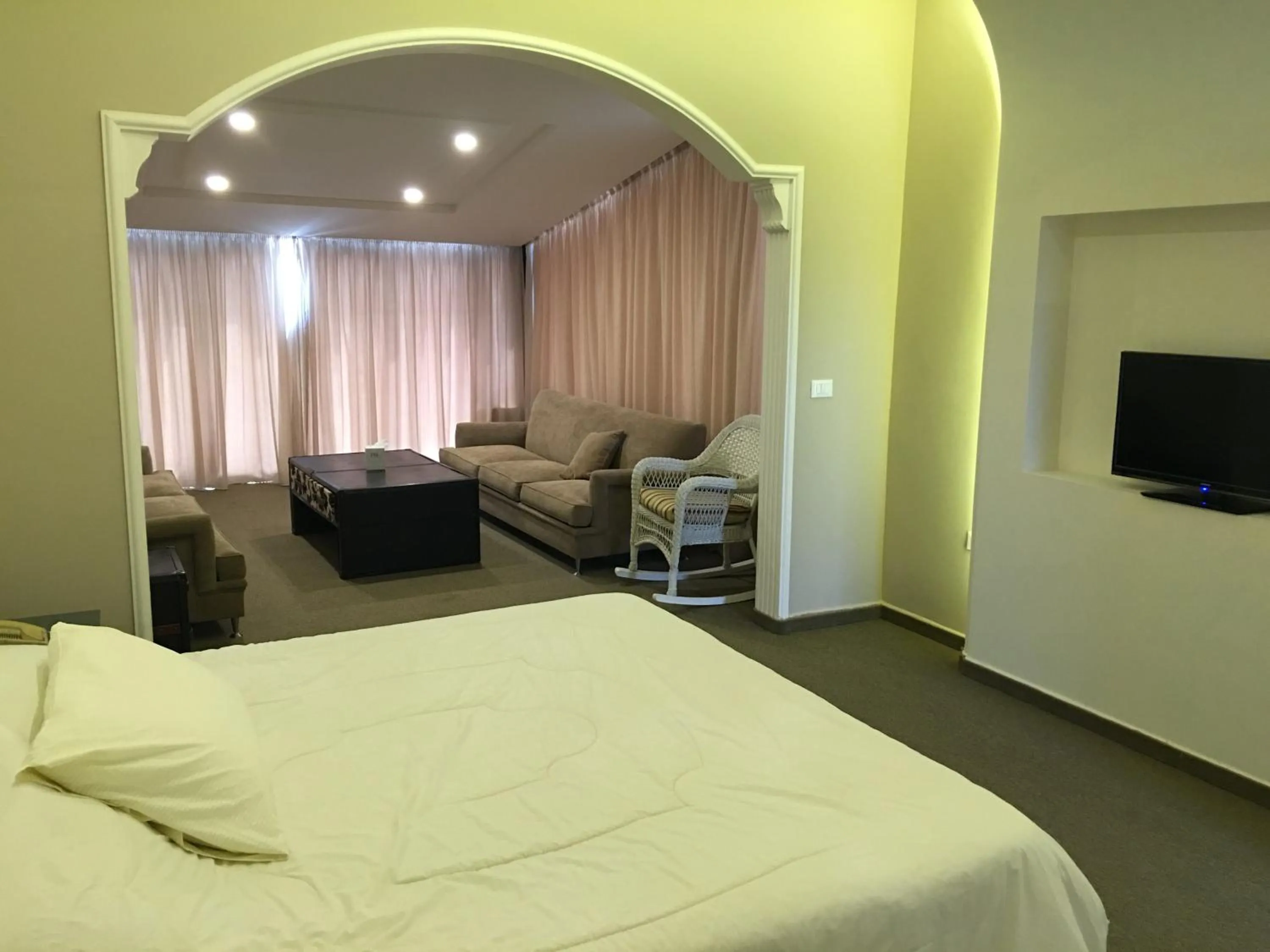 Photo of the whole room, Bed in Platinum Hotel