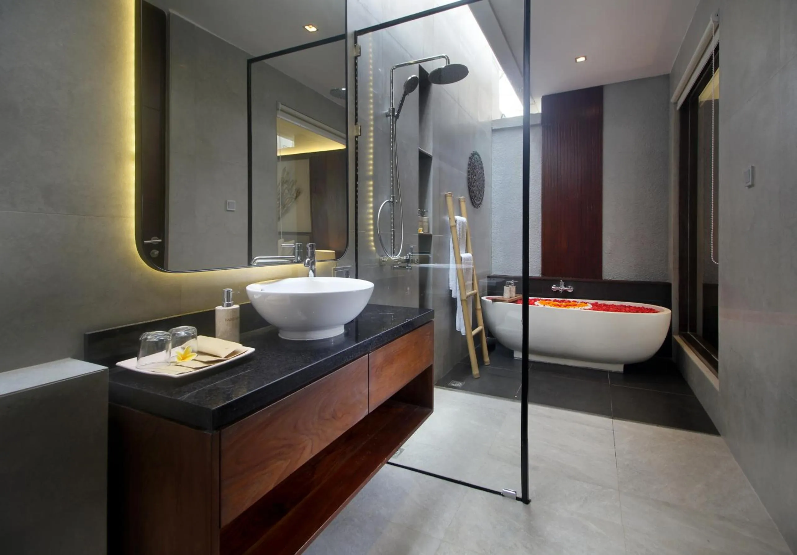 Shower in Sudha Villa Bali Baik-Baik