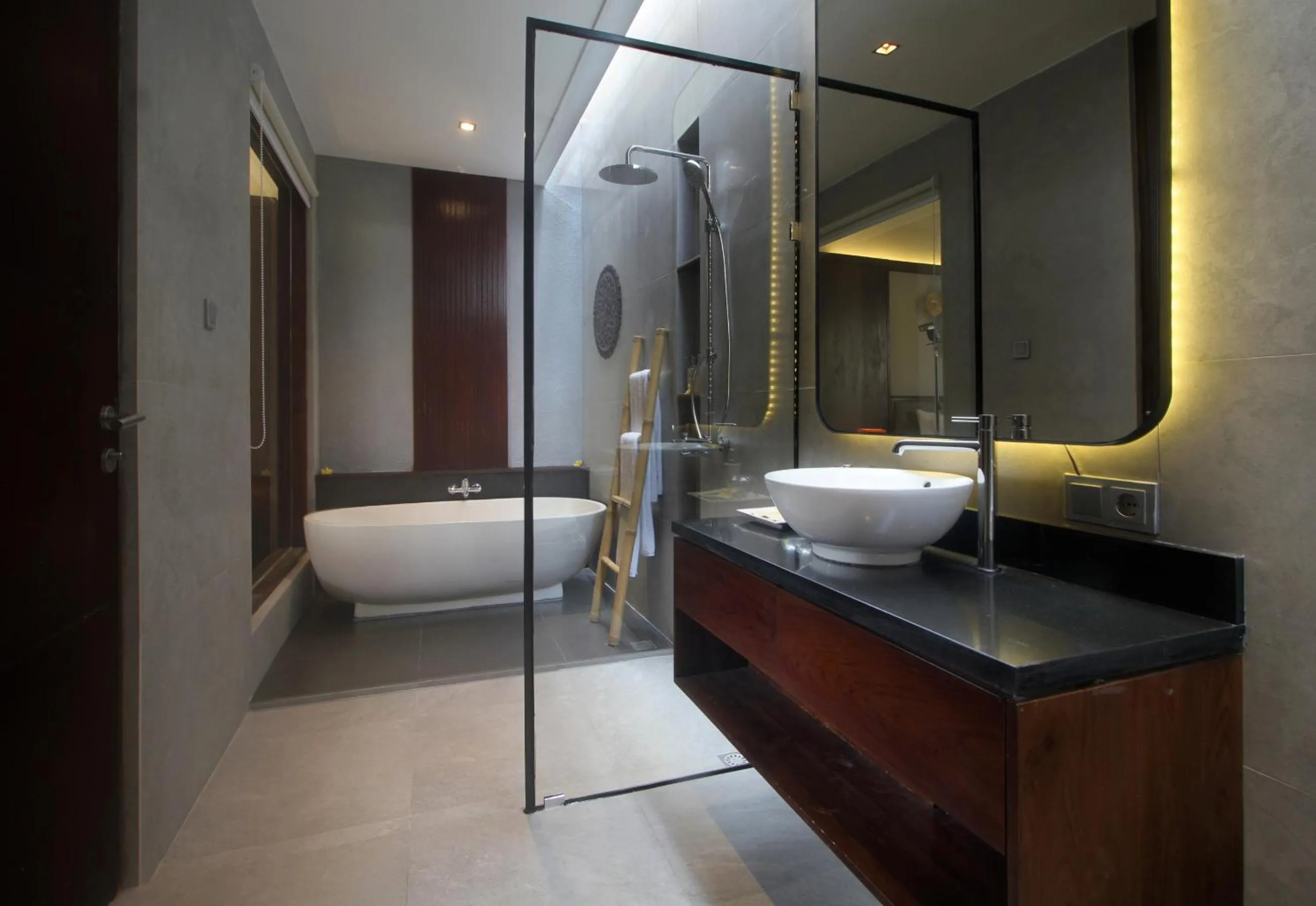 Shower in Sudha Villa Bali Baik-Baik