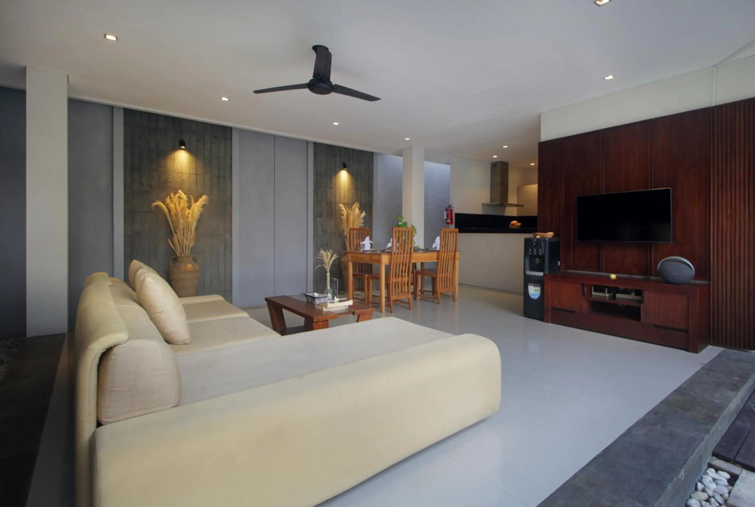 TV and multimedia, Bed in Sudha Villa Bali Baik-Baik