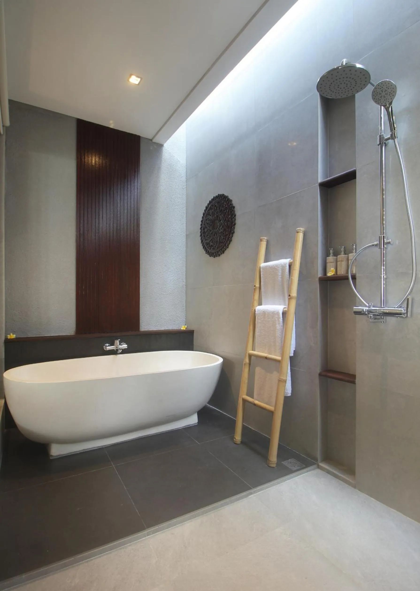 Shower in Sudha Villa Bali Baik-Baik