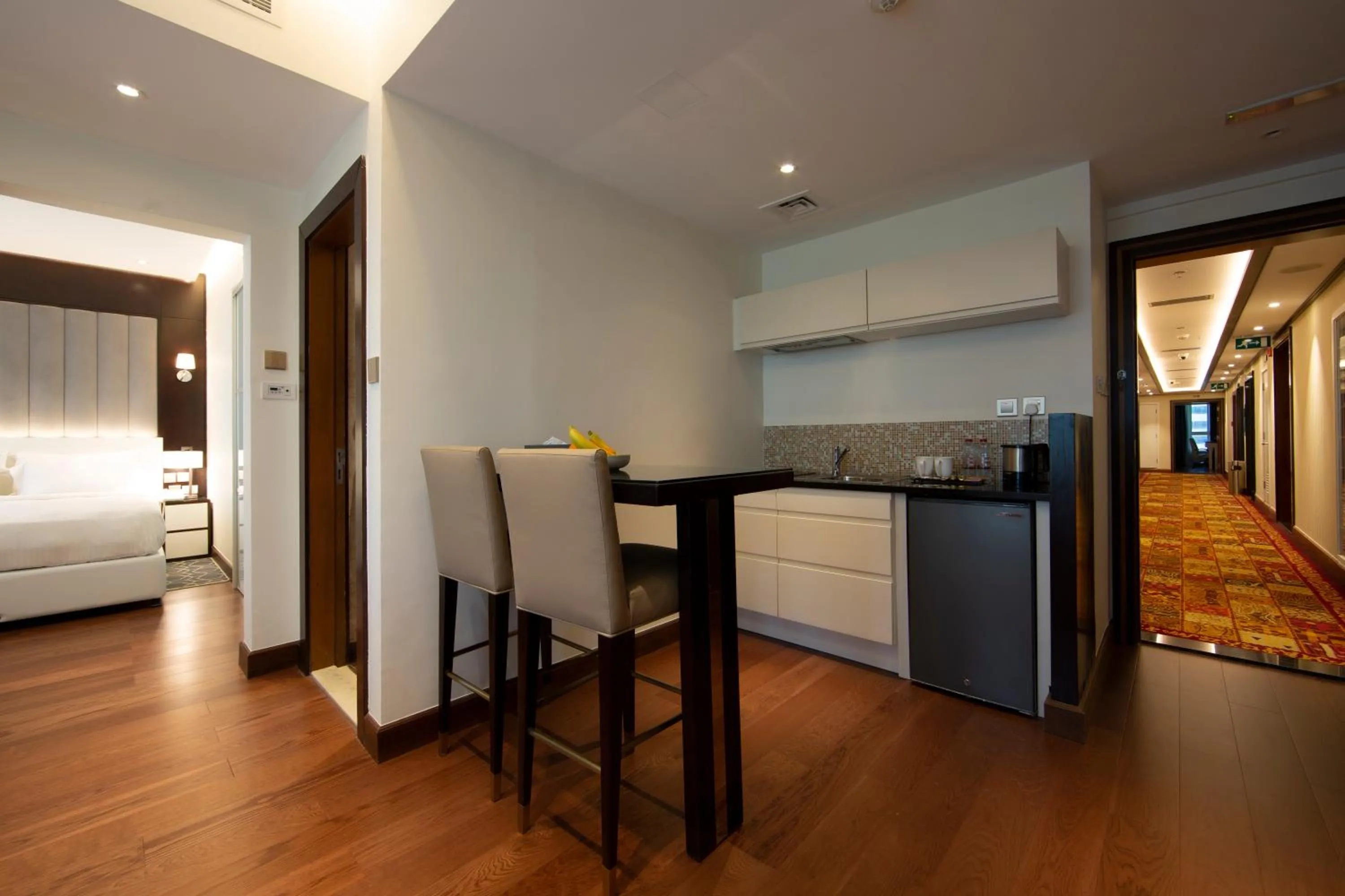 Kitchen or kitchenette, Bed in Number One Tower Suites