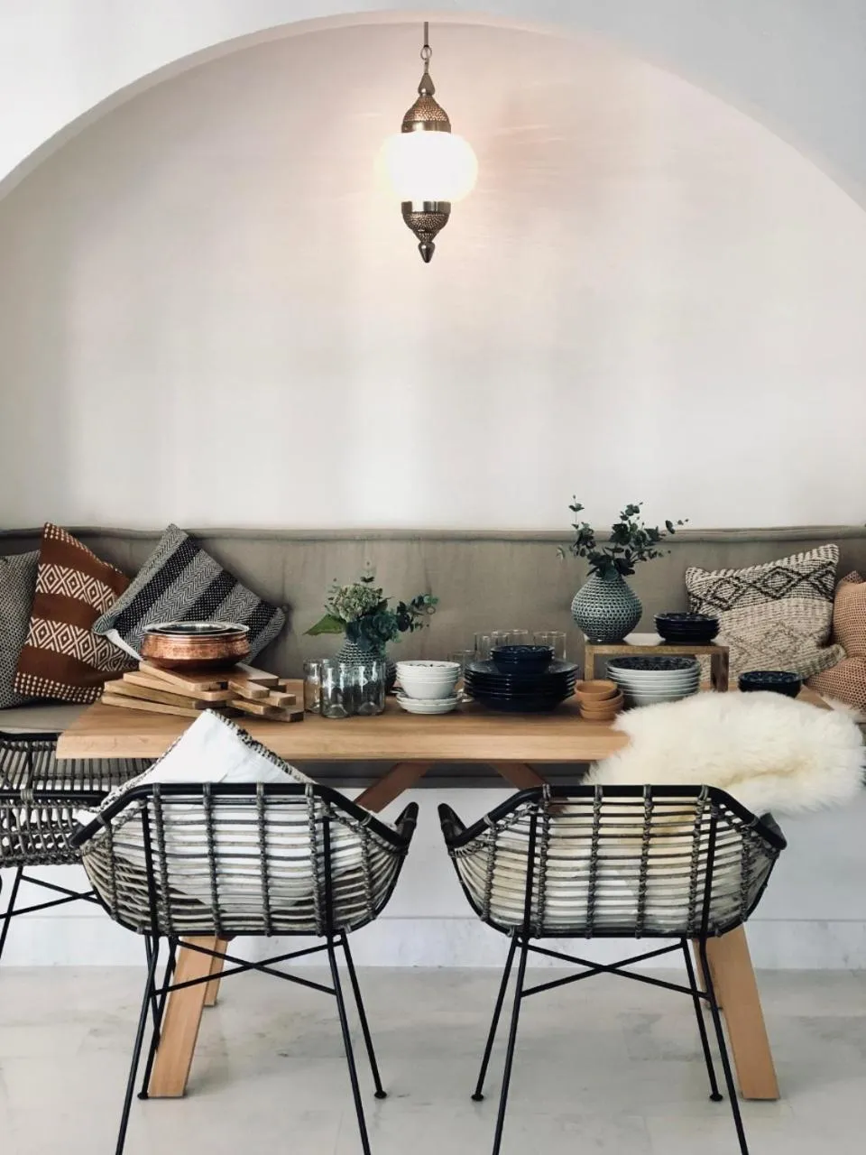 Restaurant/places to eat in Number One Tower Suites