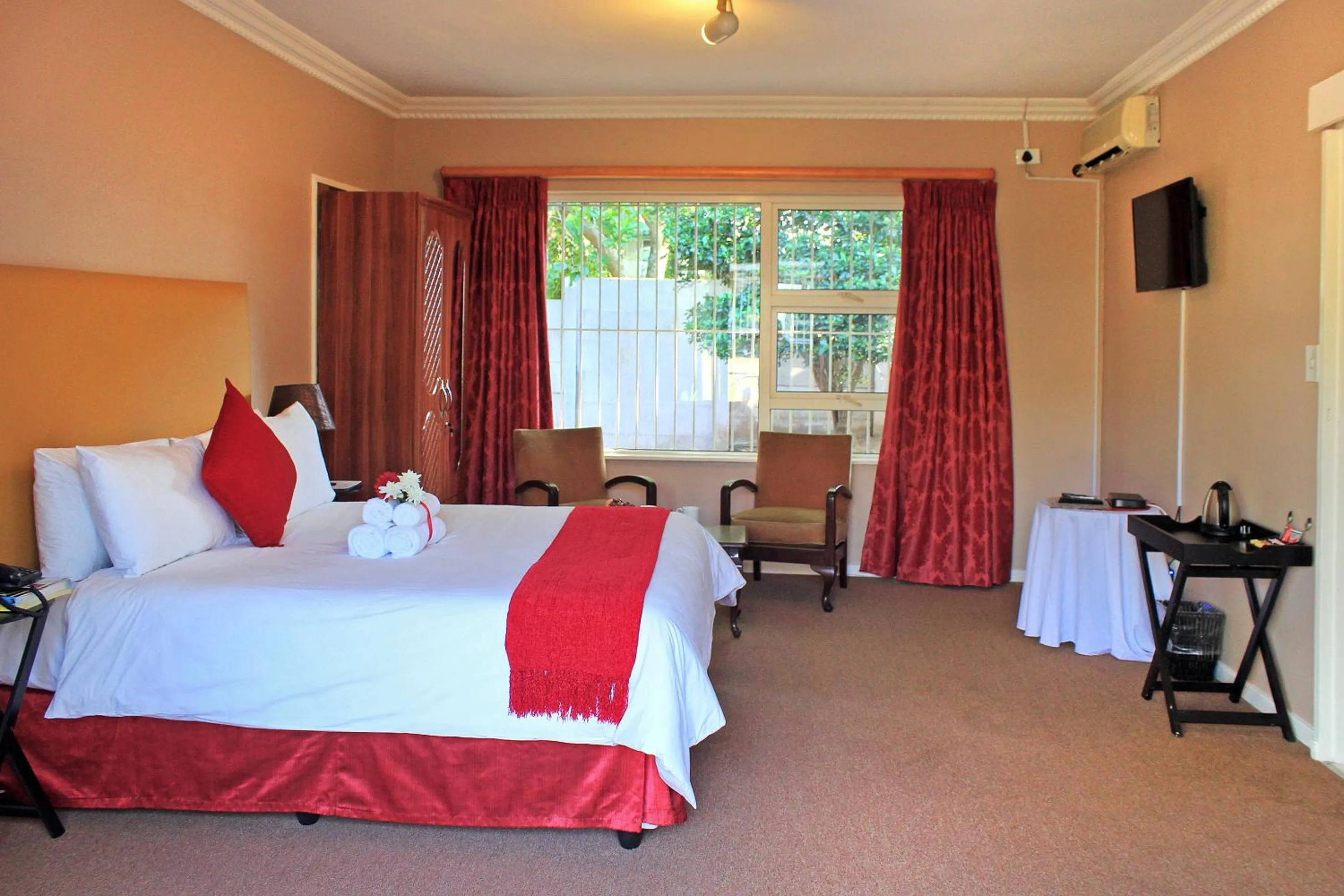 Property building, Bed in Durban Manor Guest House