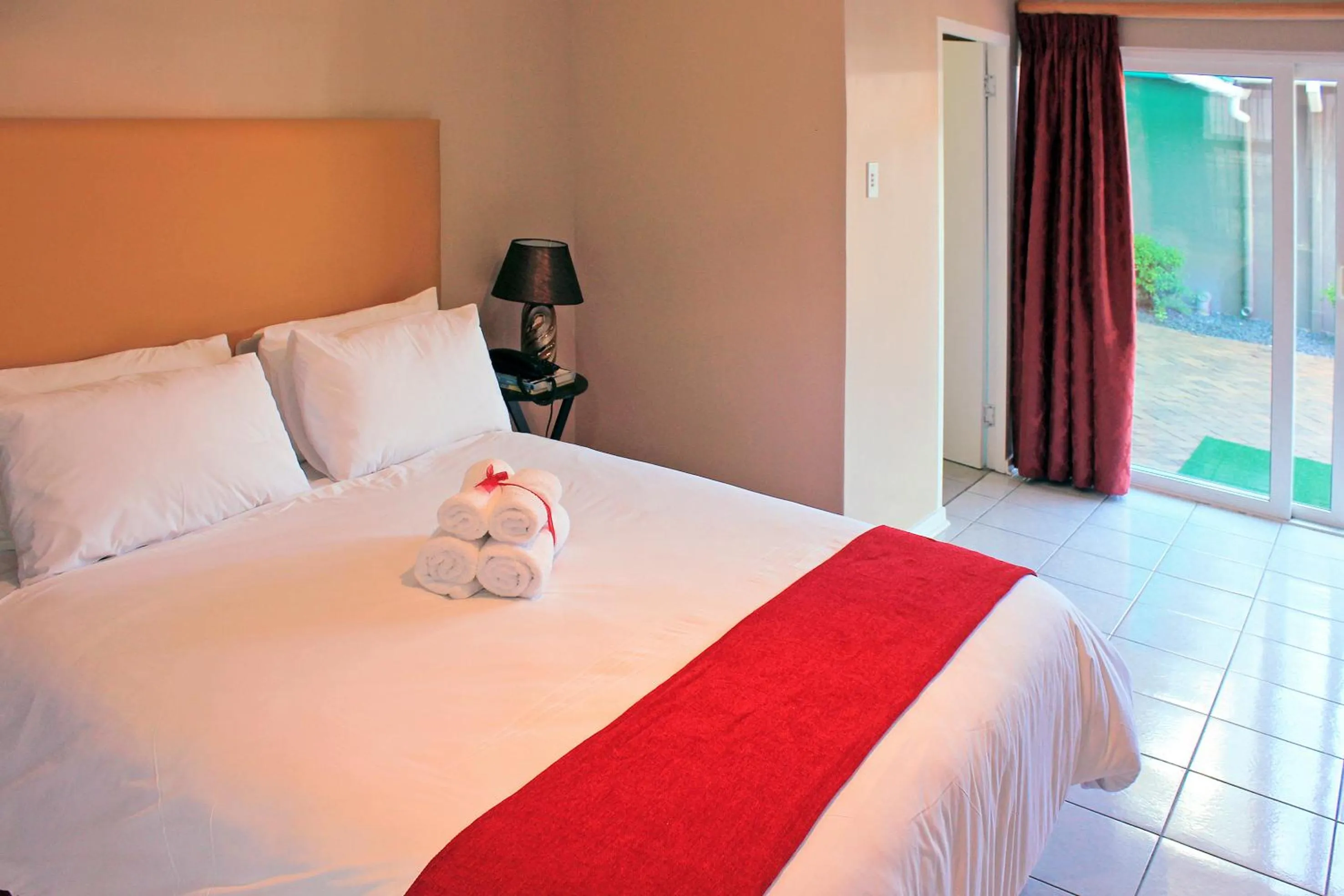 Property building, Bed in Durban Manor Guest House