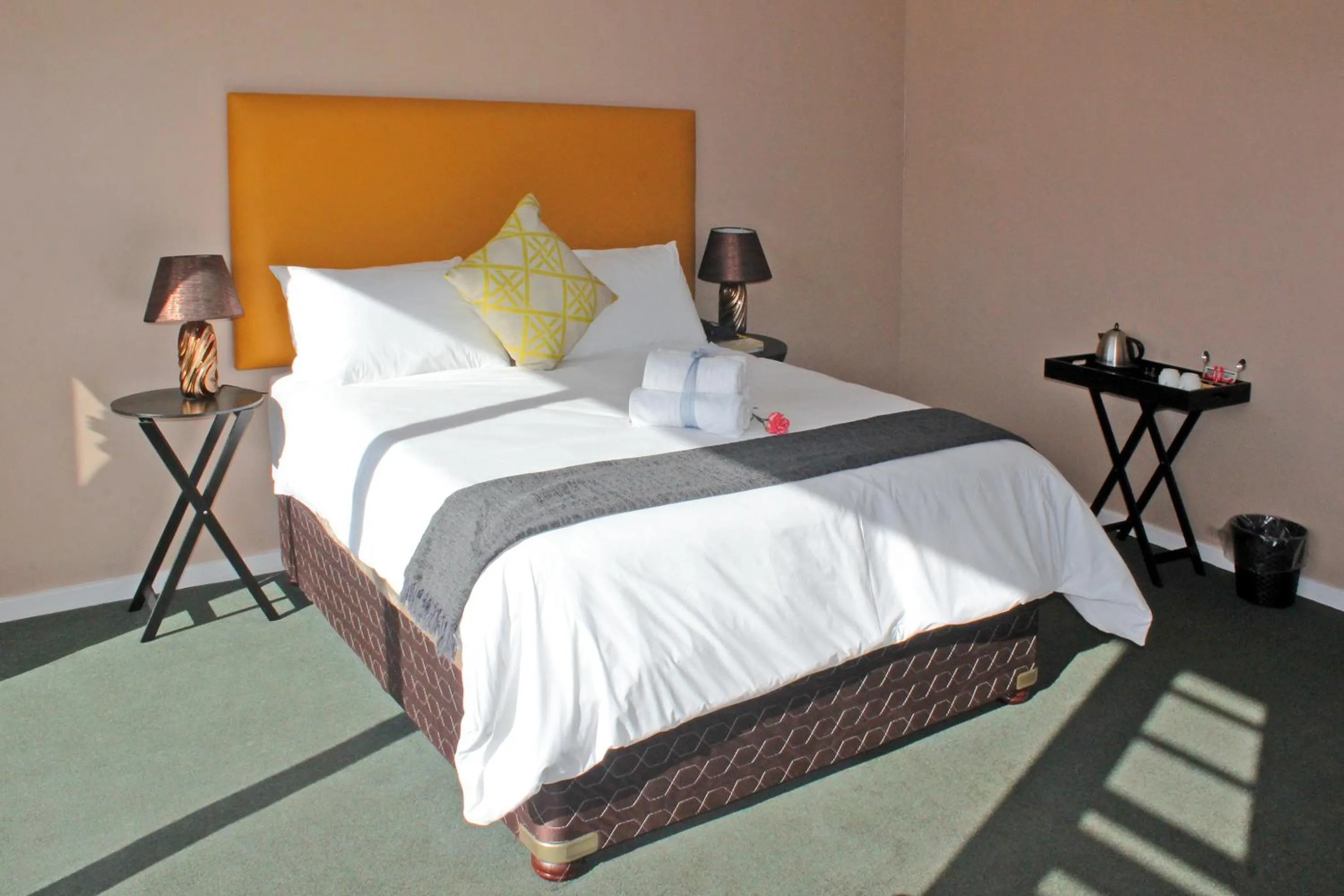 Property building, Bed in Durban Manor Guest House