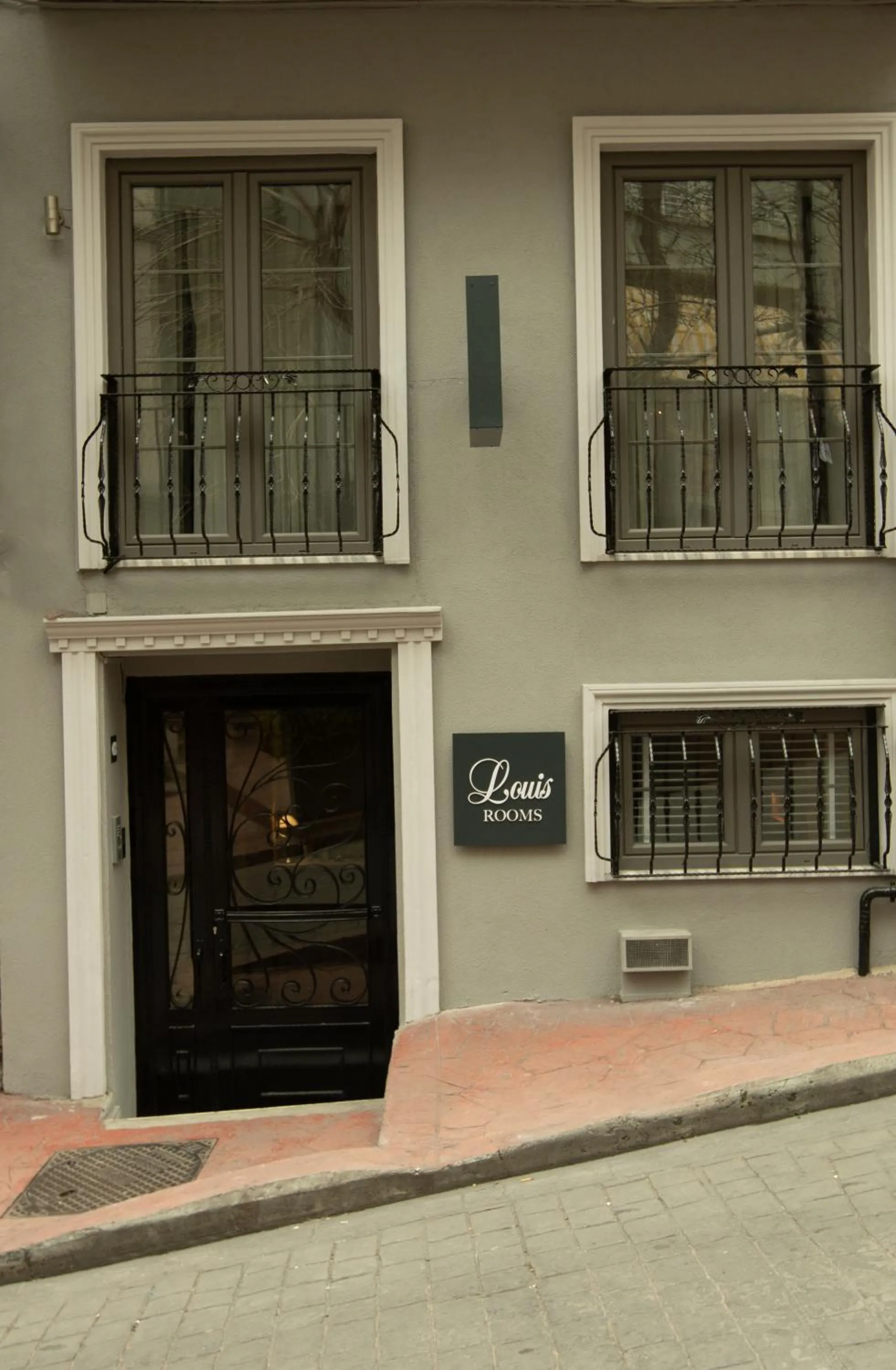 Property building in Louis Rooms