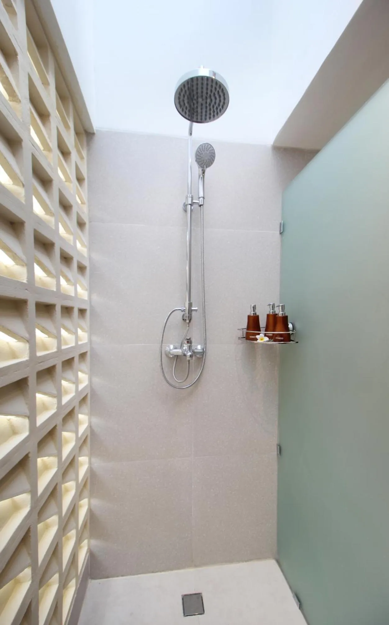 Shower in Sudha Villa Bali Anyelir