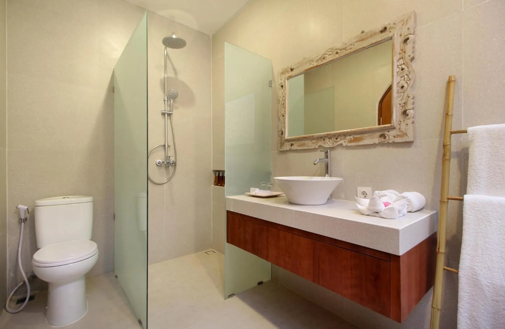 Toilet in Sudha Villa Bali Anyelir