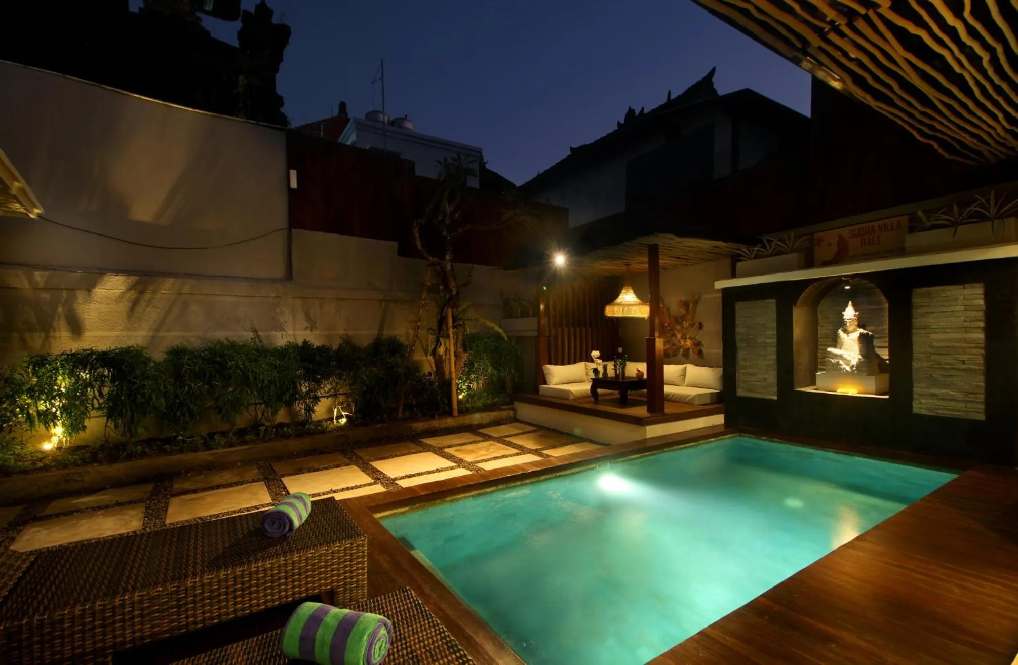 Night in Sudha Villa Bali Anyelir