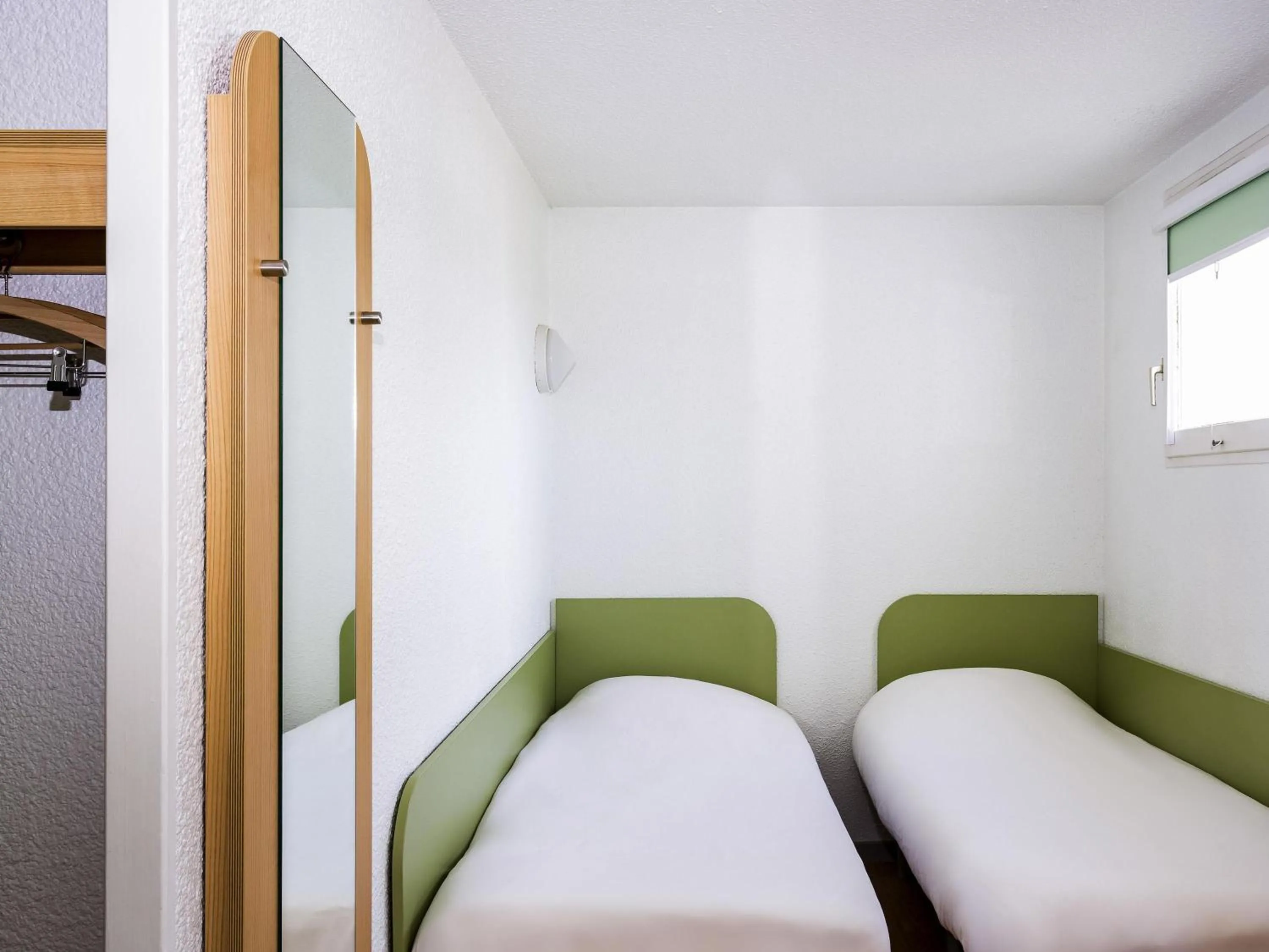 Bedroom, Bed in ibis budget Quimper