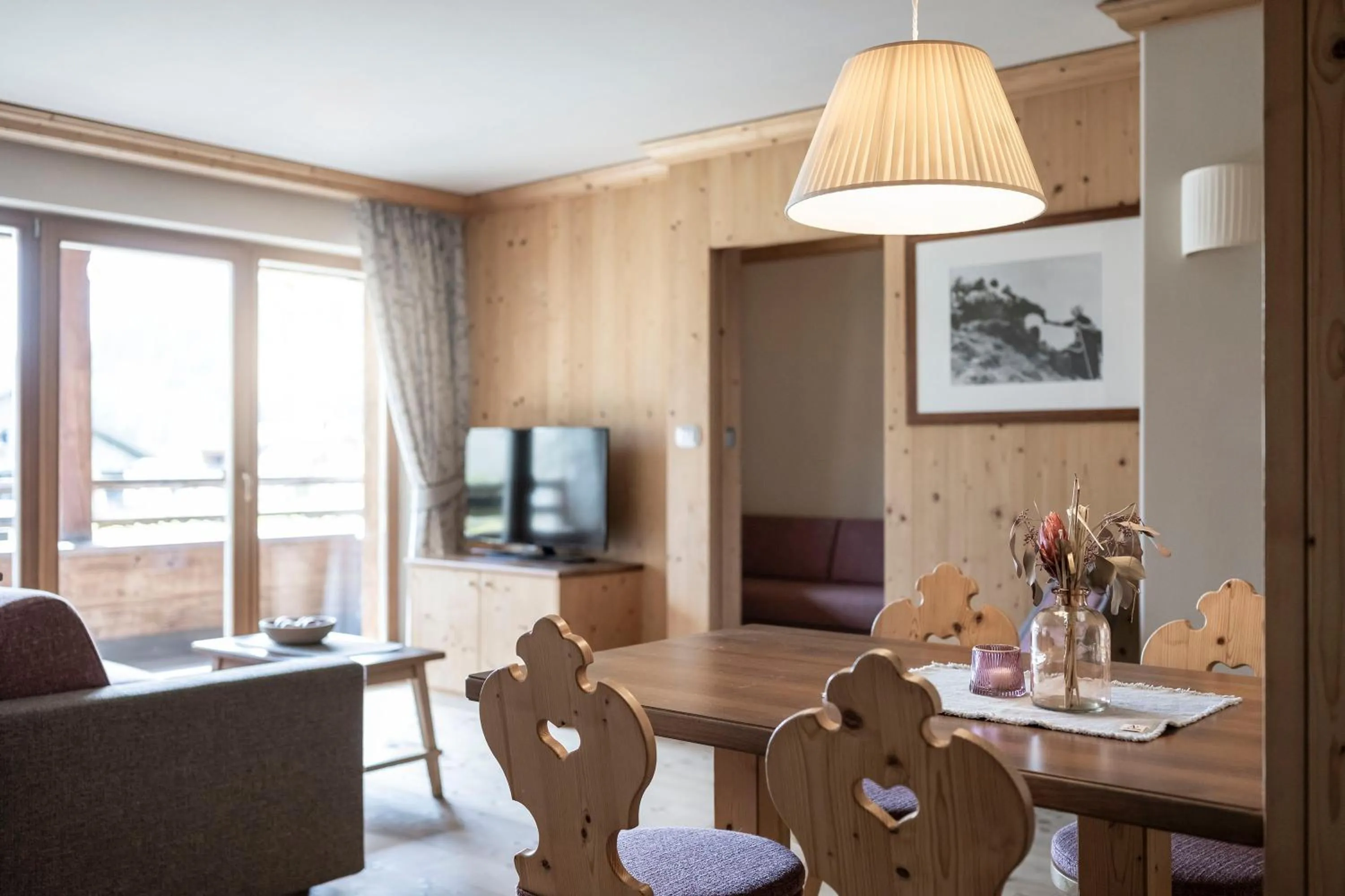 Dining area in Post Alpina - Family Mountain Chalets