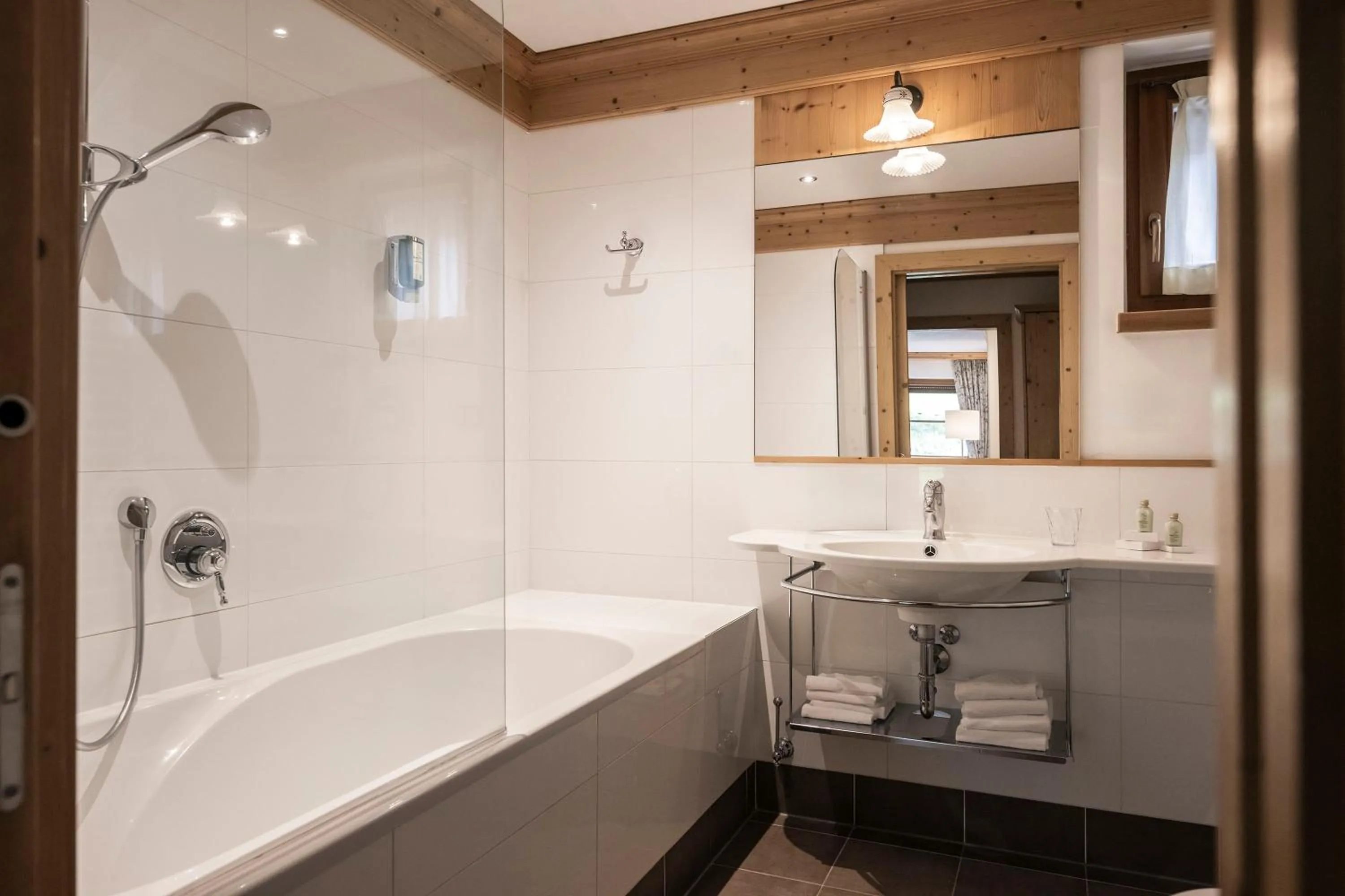 Bathroom in Post Alpina - Family Mountain Chalets