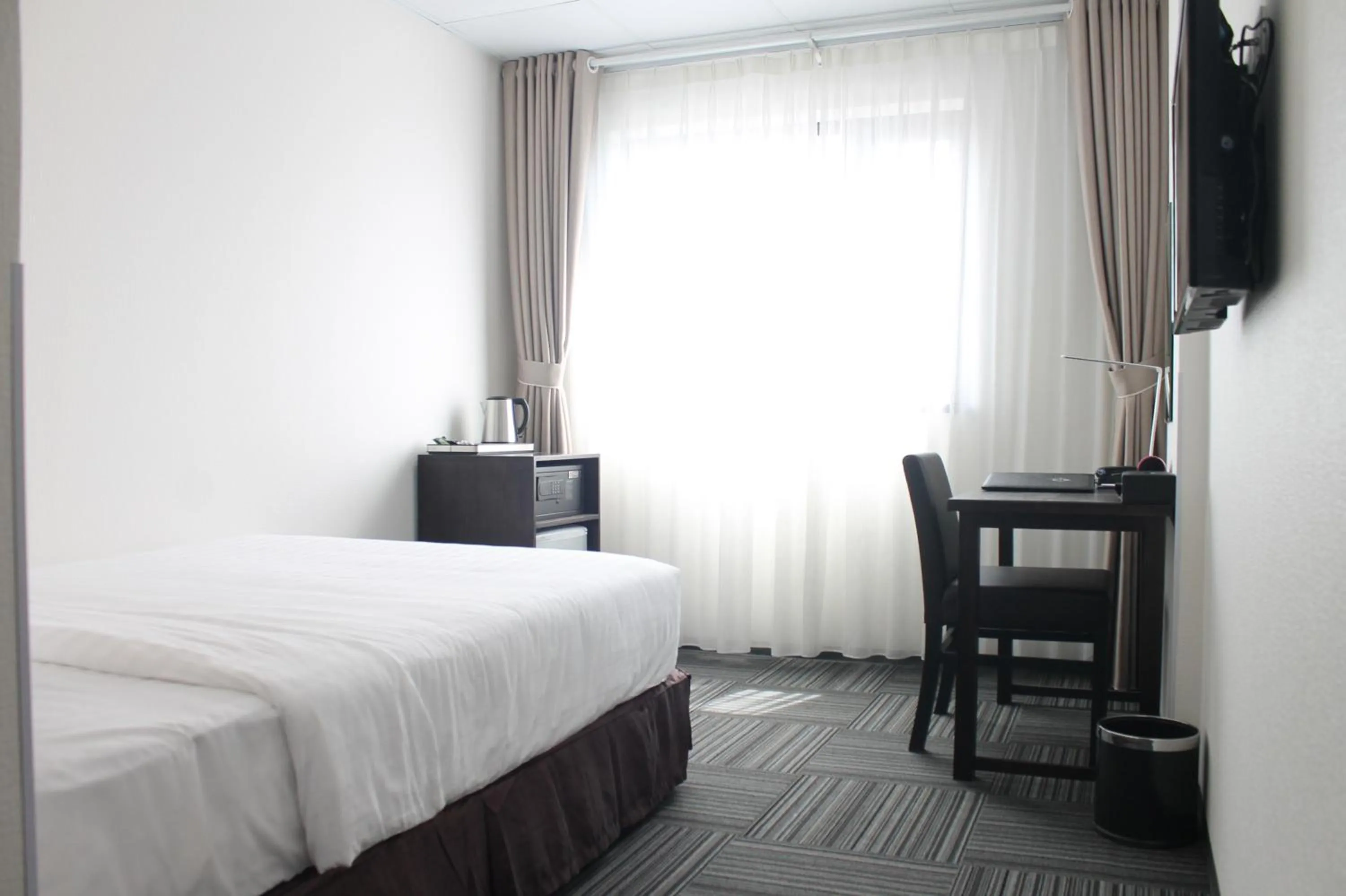 Bedroom, Bed in Sakura Hotel 3