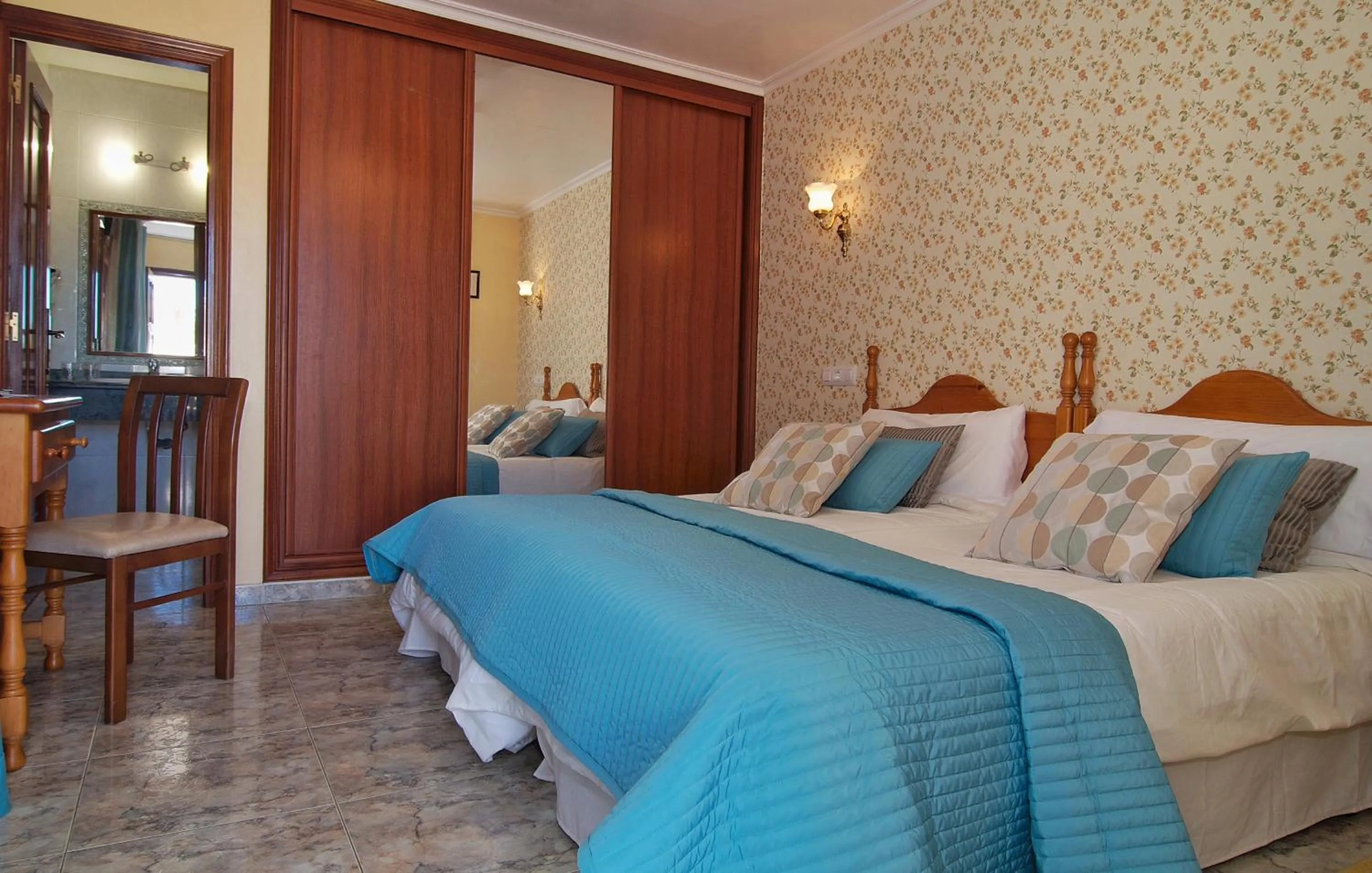 Photo of the whole room, Bed in Hotel & Apartamentos Cons da Garda