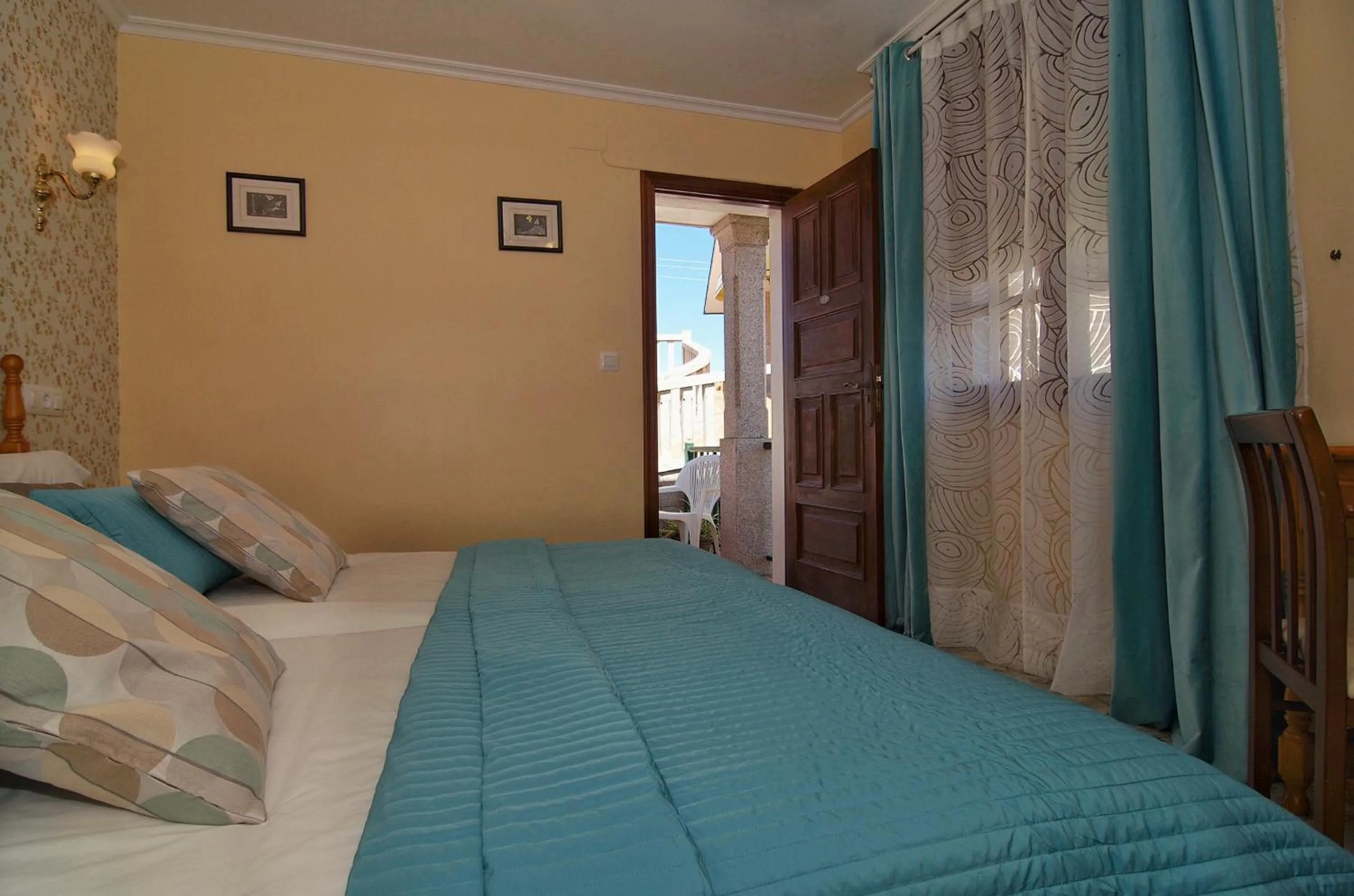 Photo of the whole room, Bed in Hotel & Apartamentos Cons da Garda