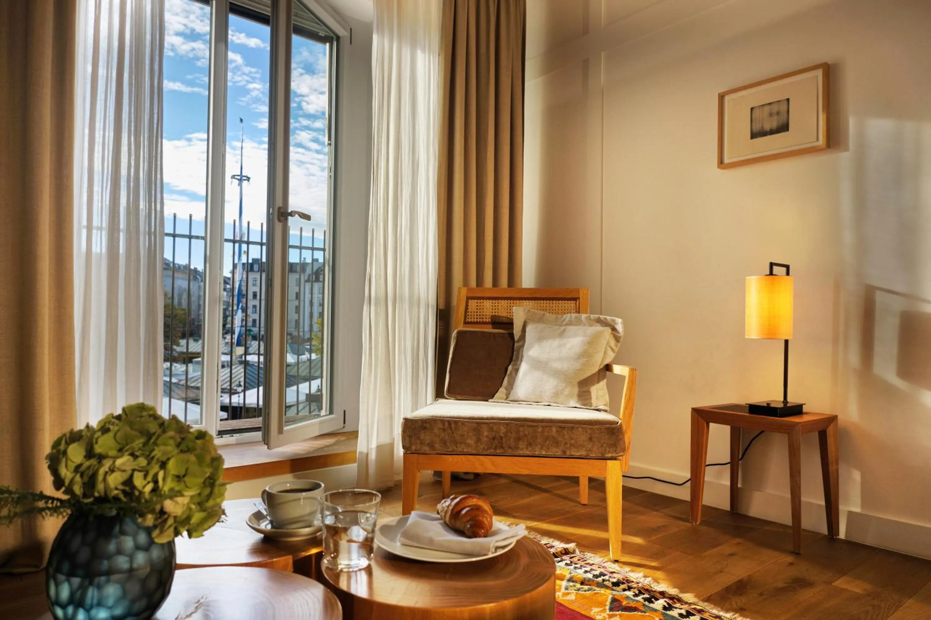 Photo of the whole room, Bed in Louis Hotel