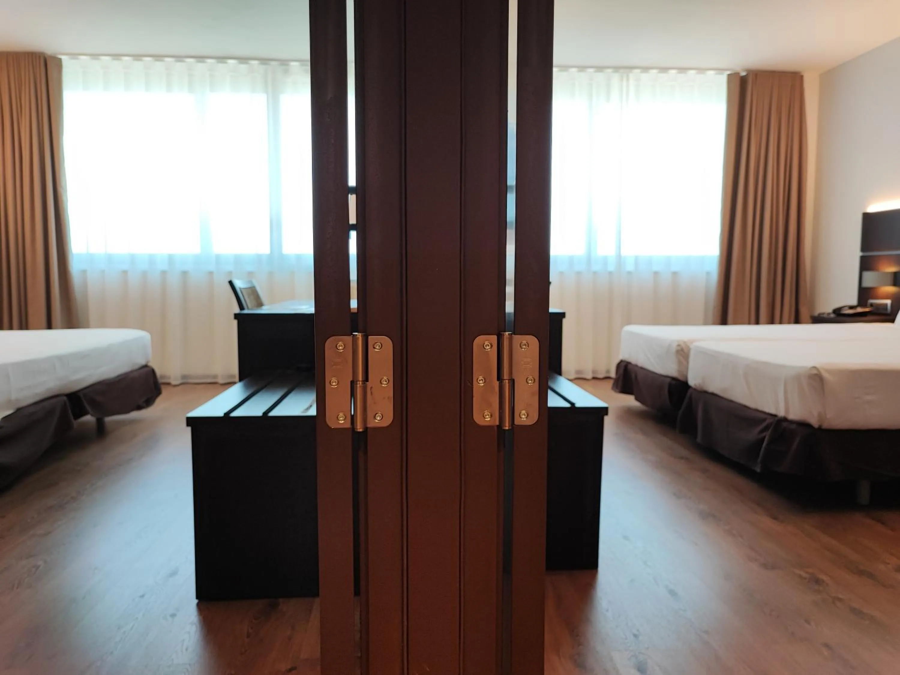 Photo of the whole room, Bed in Tarraco Park Tarragona