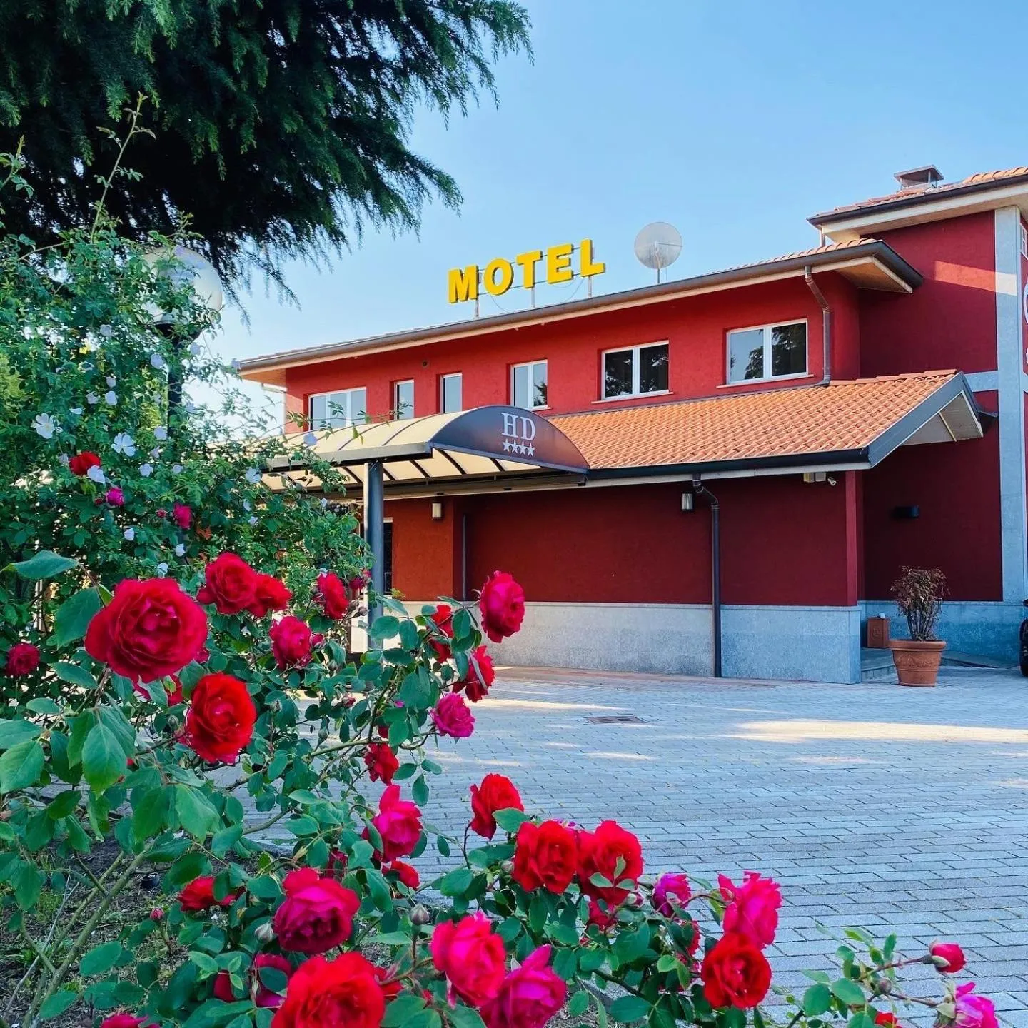 Property building in Hotel Daniel