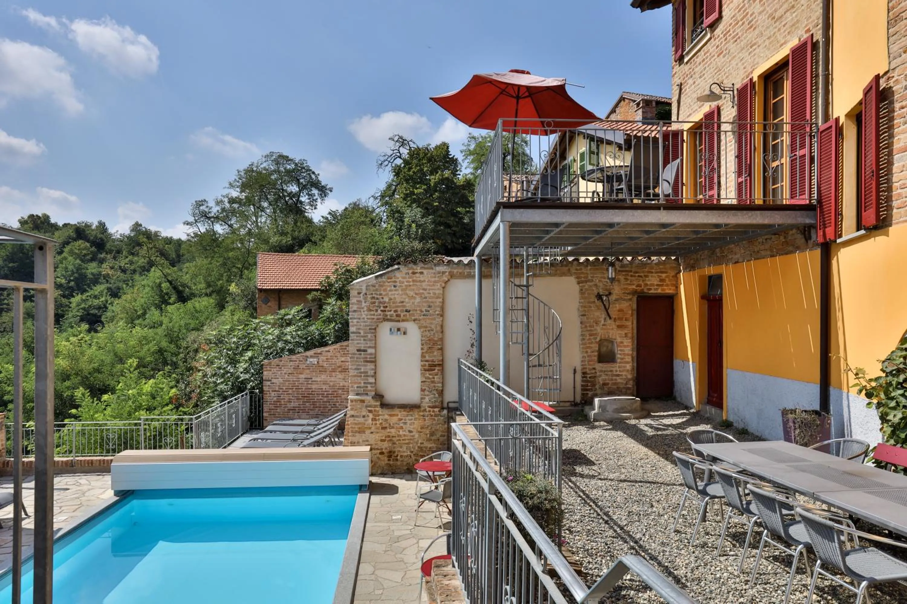 Swimming pool in Villa Pesce, Mombaruzzo
