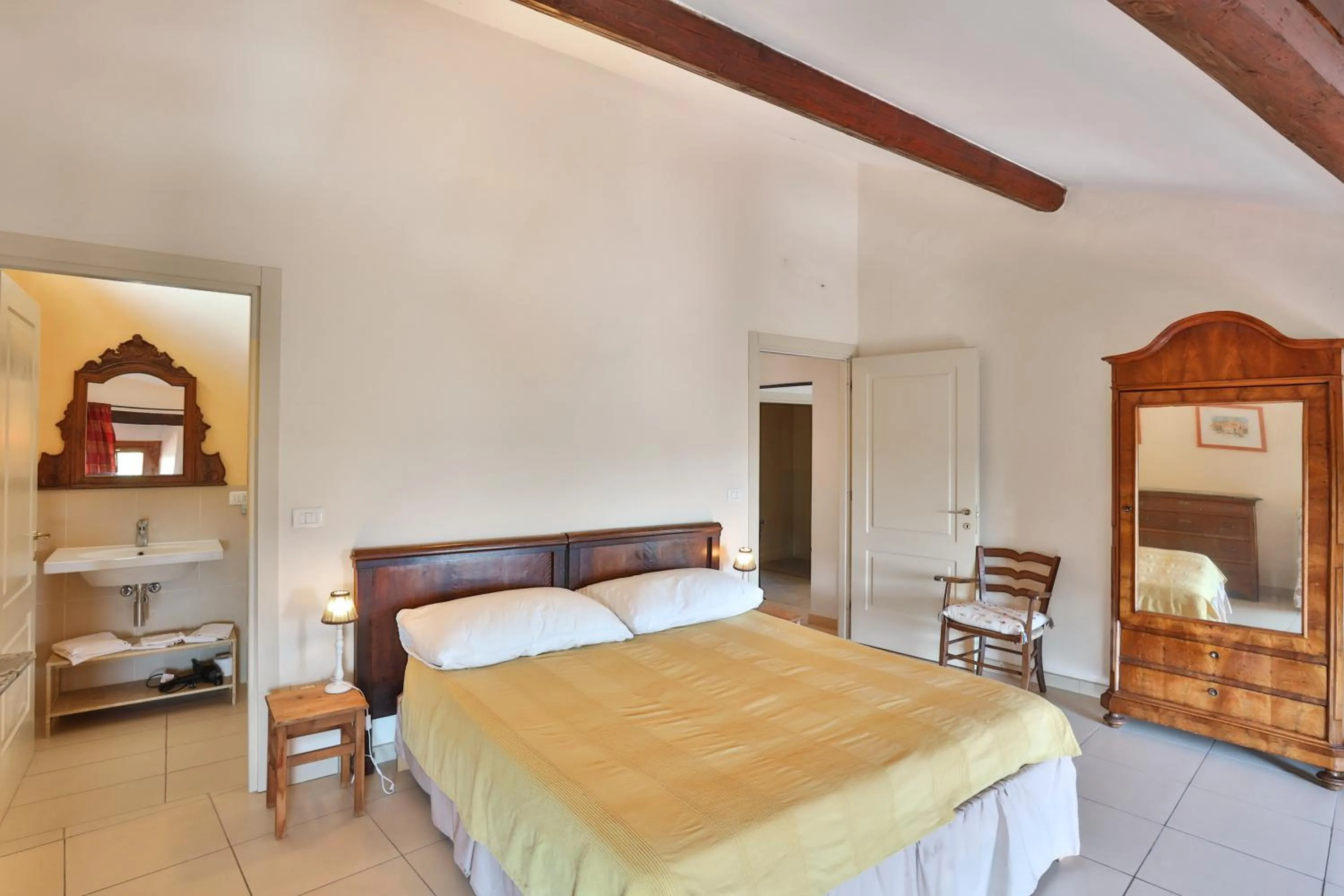 Bedroom, Bed in Villa Pesce, Mombaruzzo