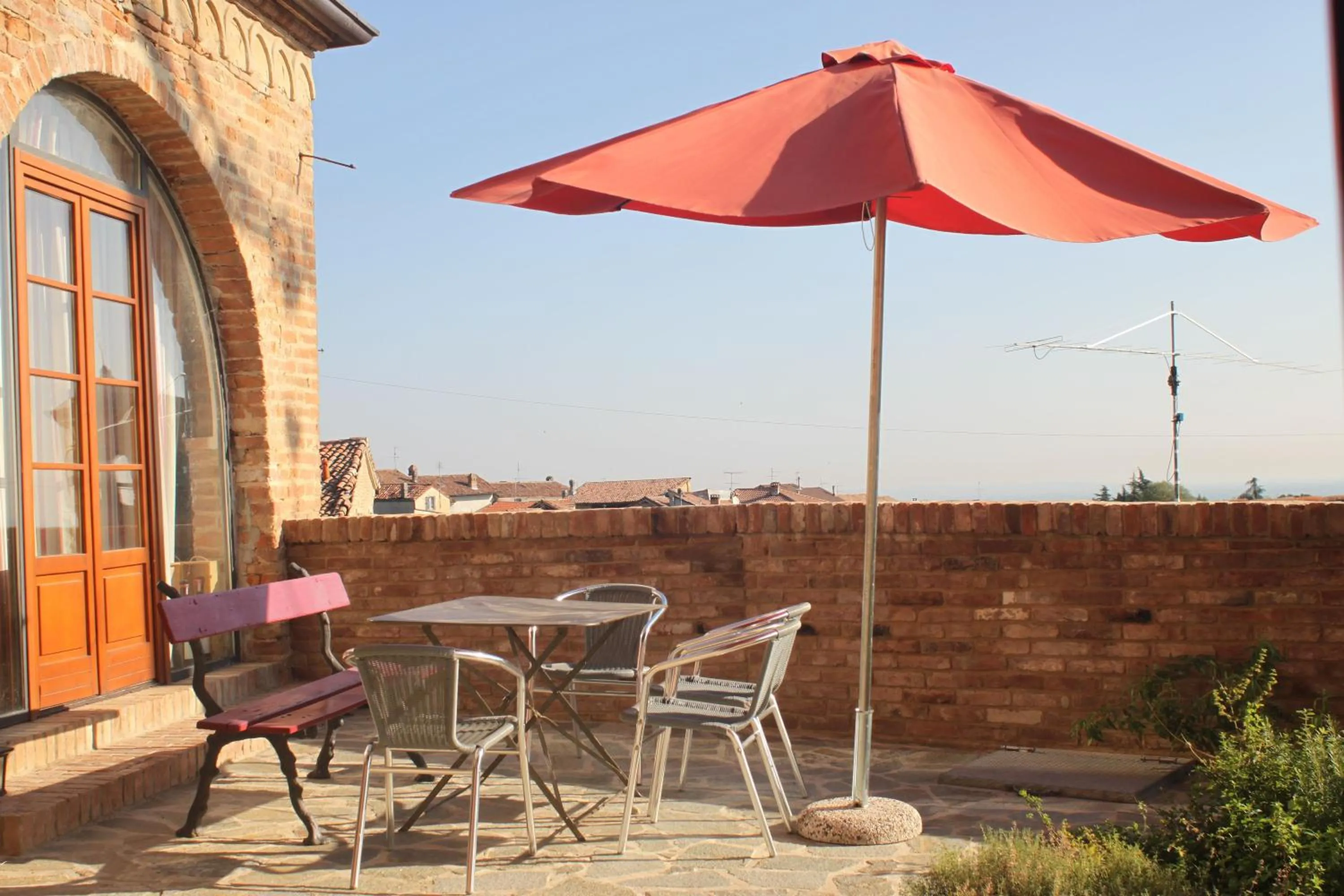 Balcony/Terrace in Villa Pesce, Mombaruzzo