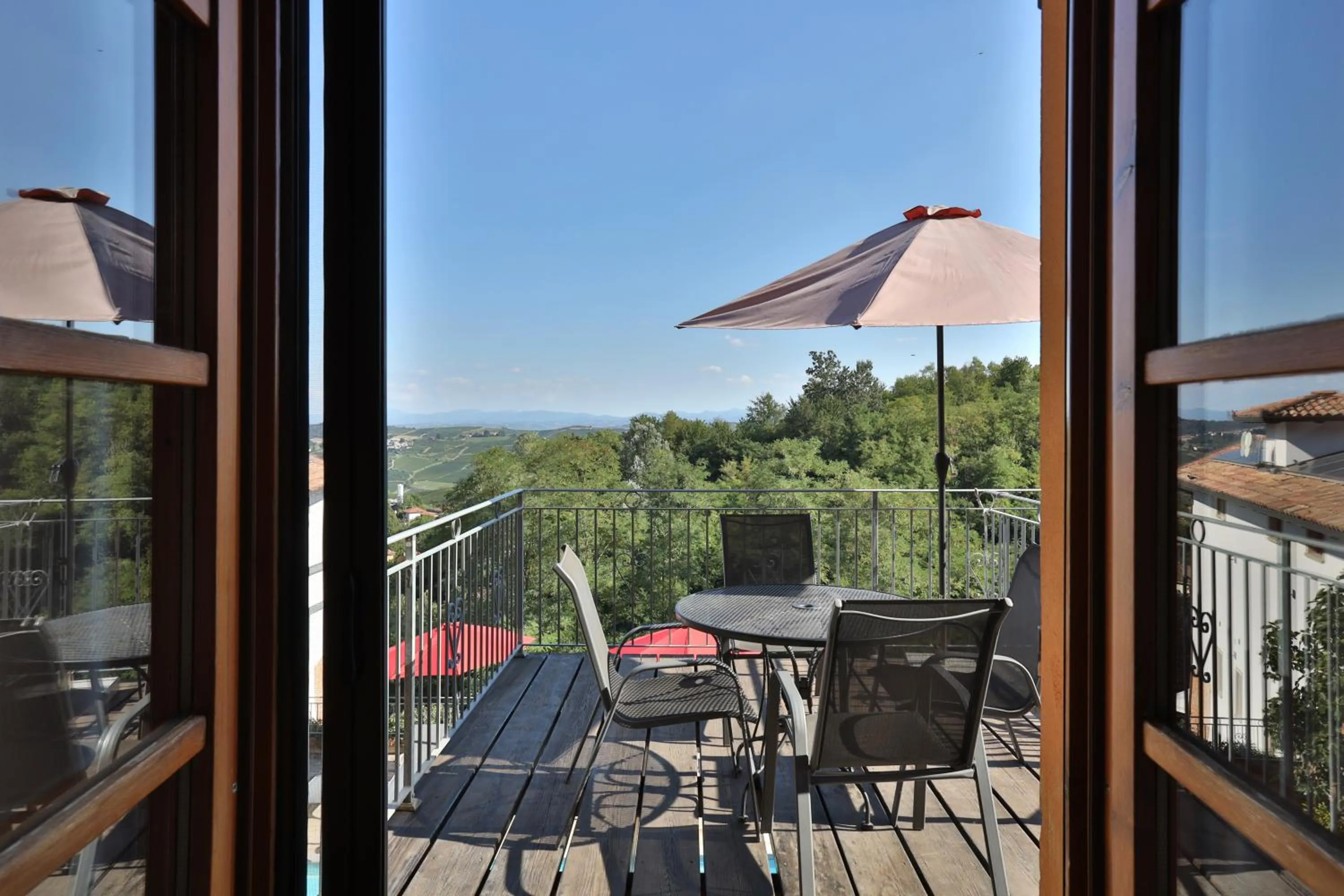 Balcony/Terrace in Villa Pesce, Mombaruzzo