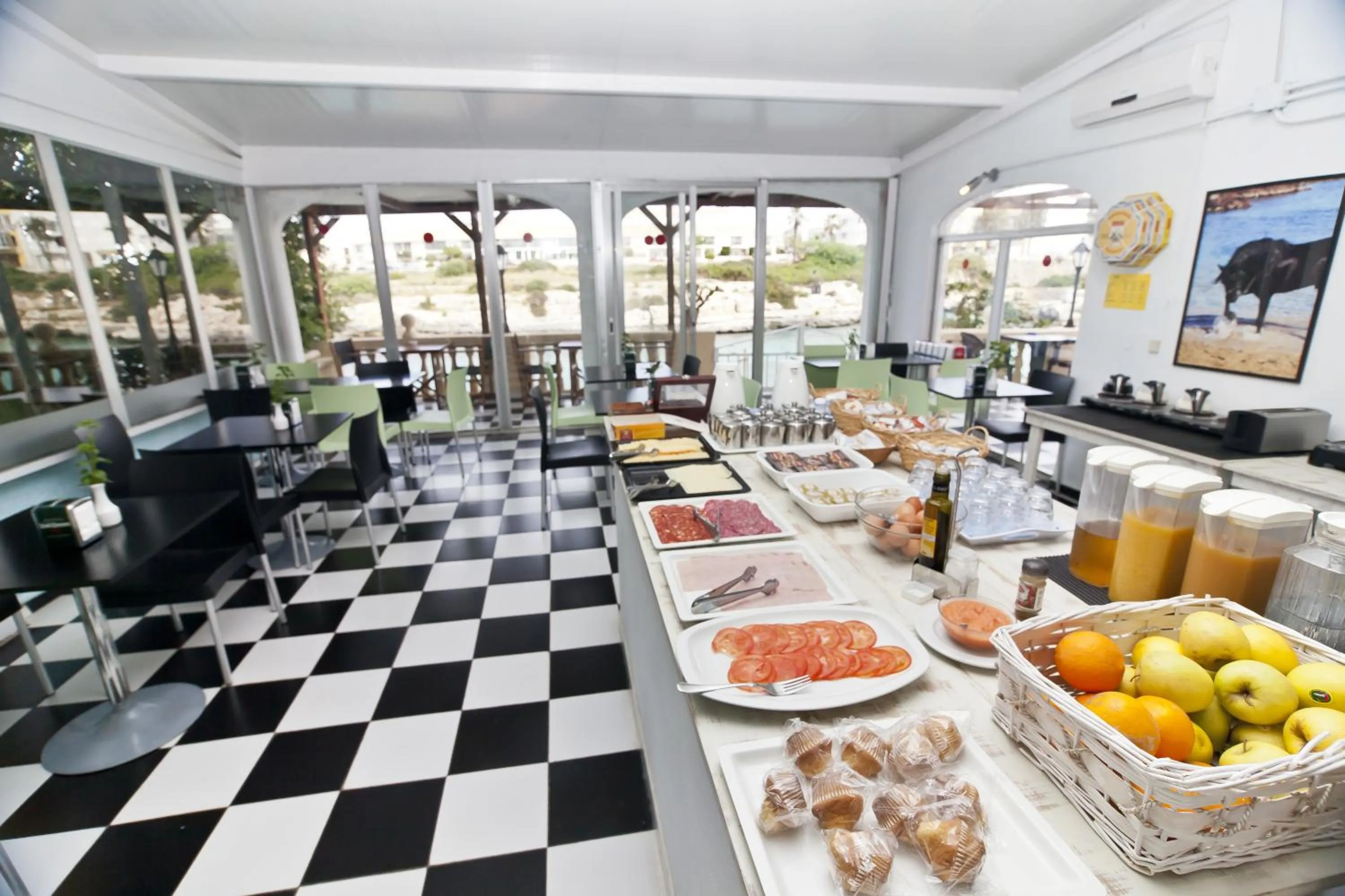 Buffet breakfast in Cala Bona y Mar Blava
