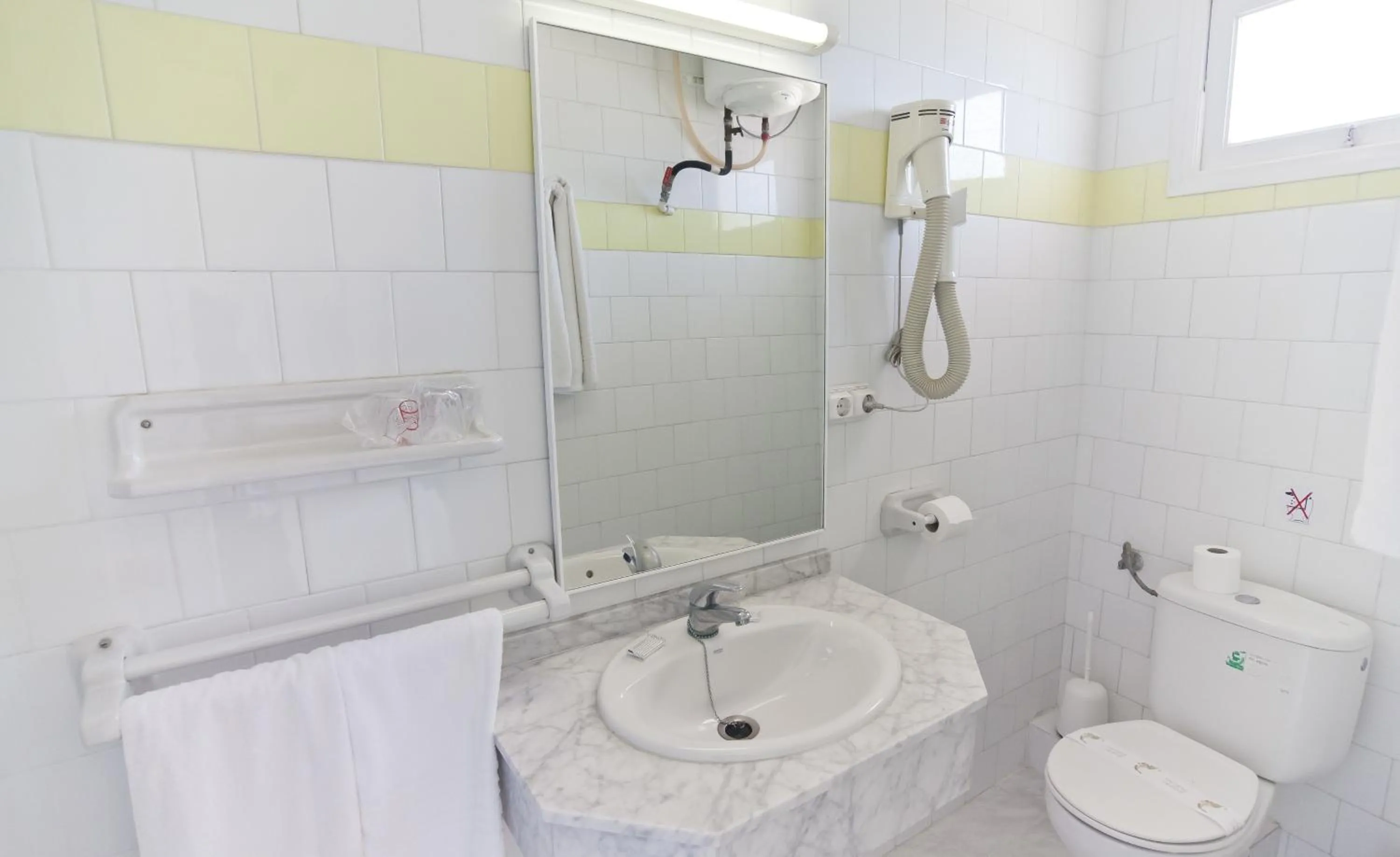 Bathroom in Cala Bona y Mar Blava