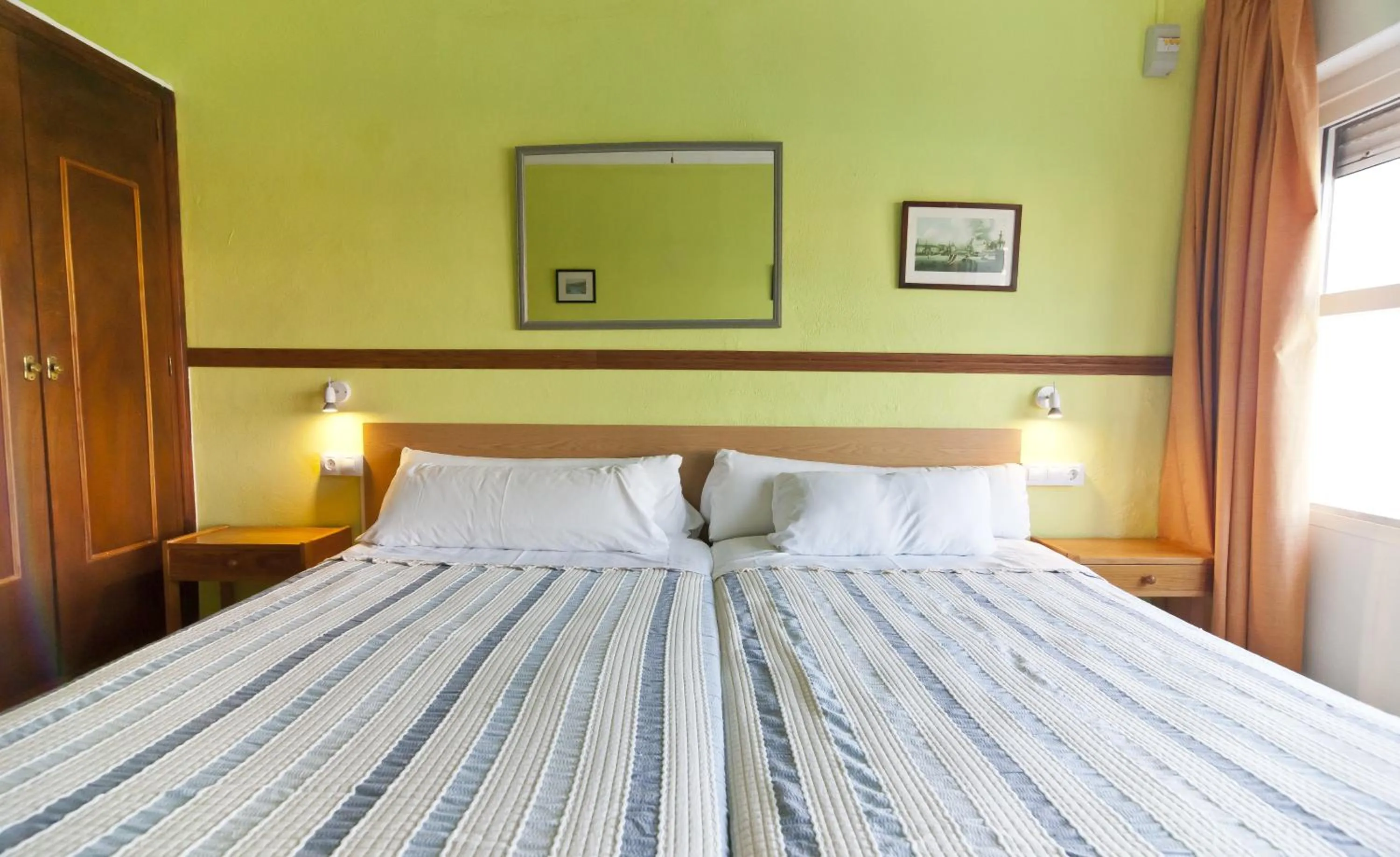 Bed in Cala Bona y Mar Blava