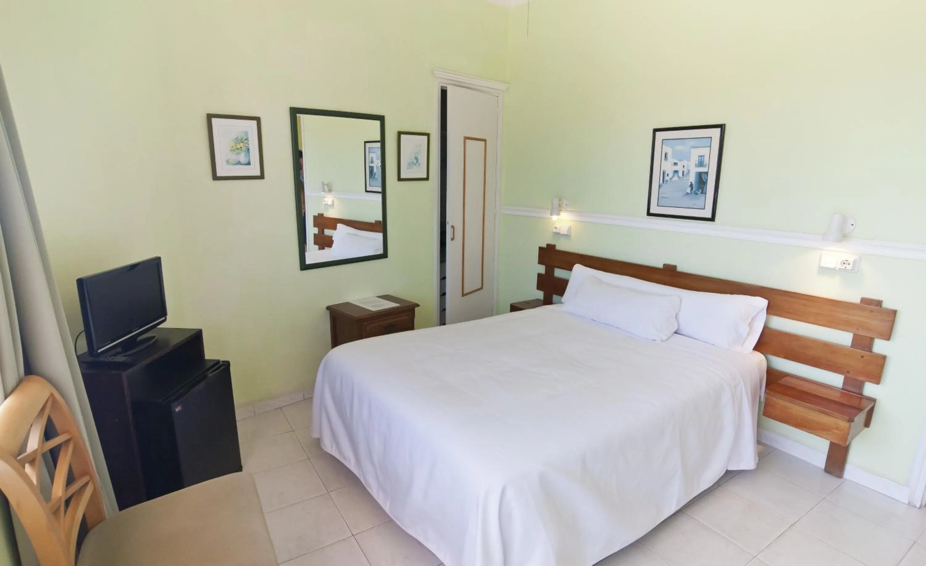 Photo of the whole room, Bed in Cala Bona y Mar Blava