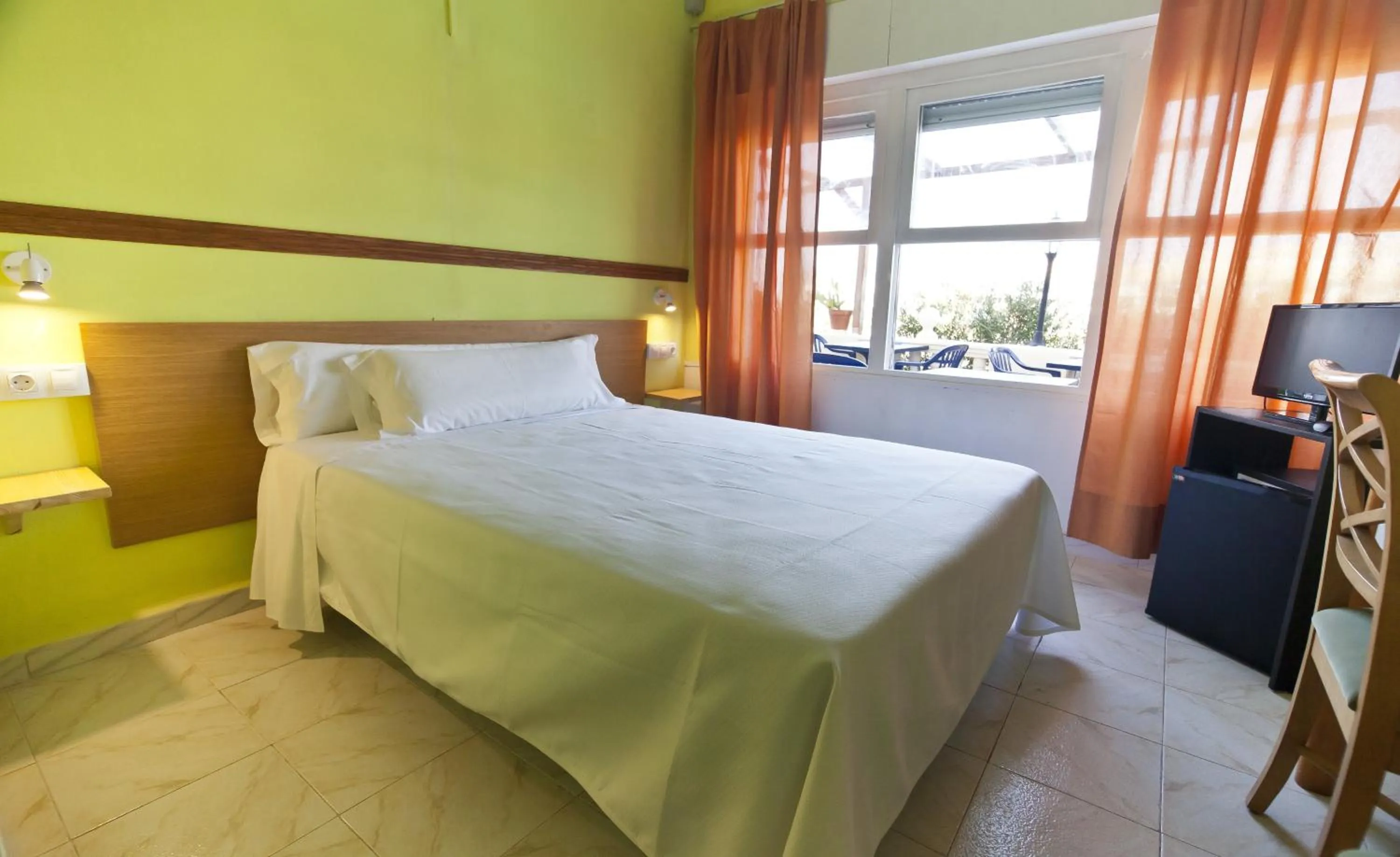 Bed in Cala Bona y Mar Blava