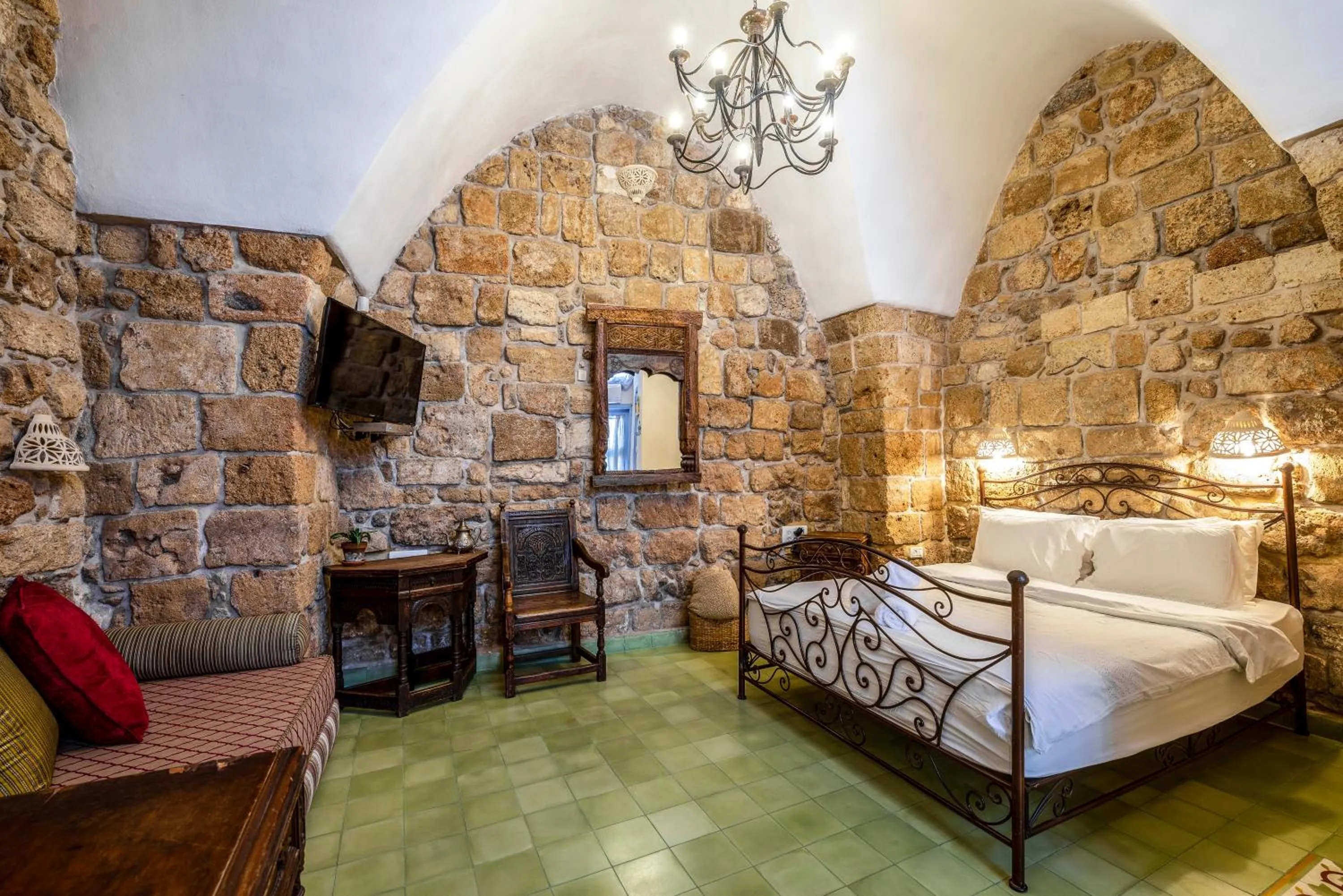 Photo of the whole room, Bed in Arabesque Arts & Residency