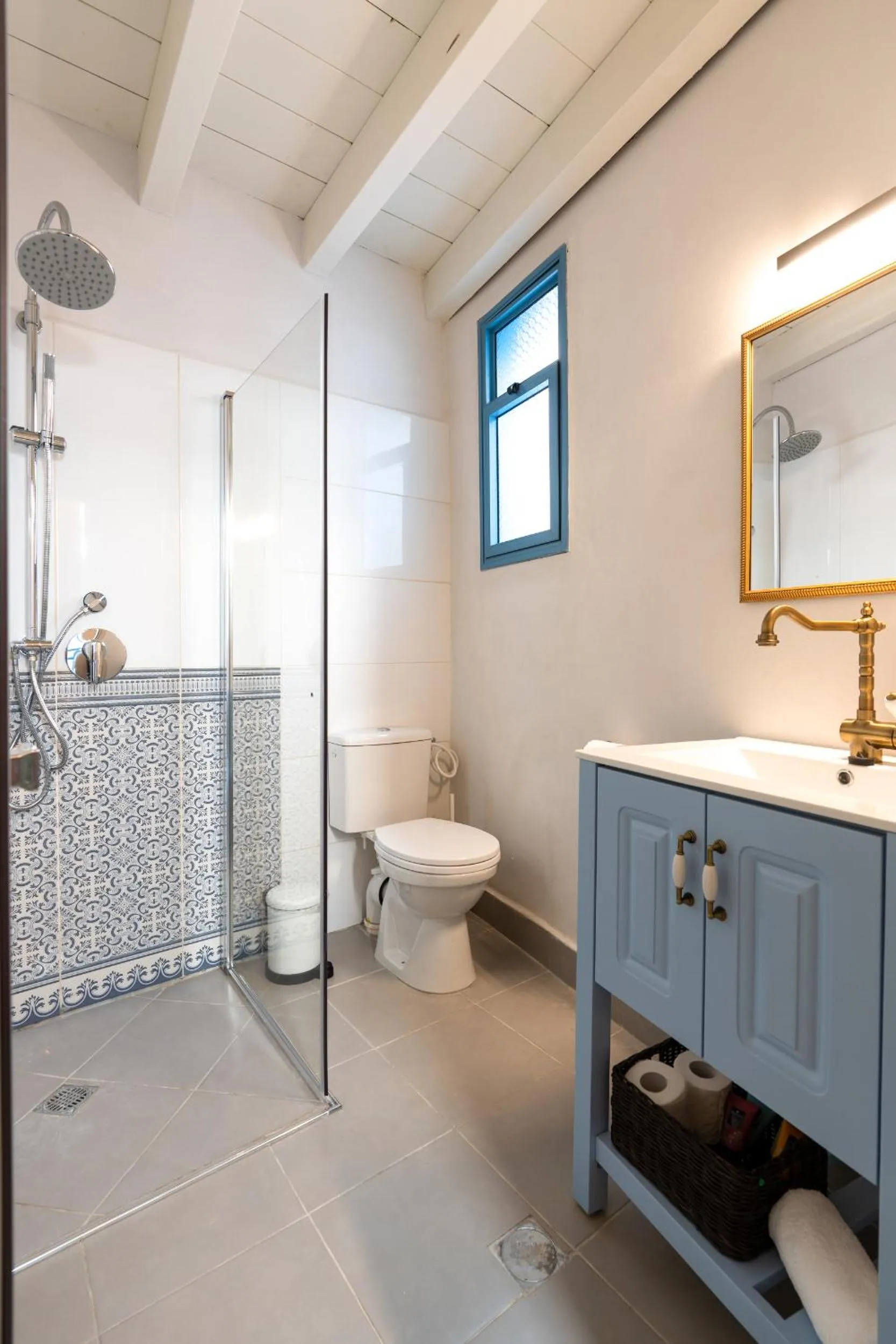 Shower in Arabesque Arts & Residency