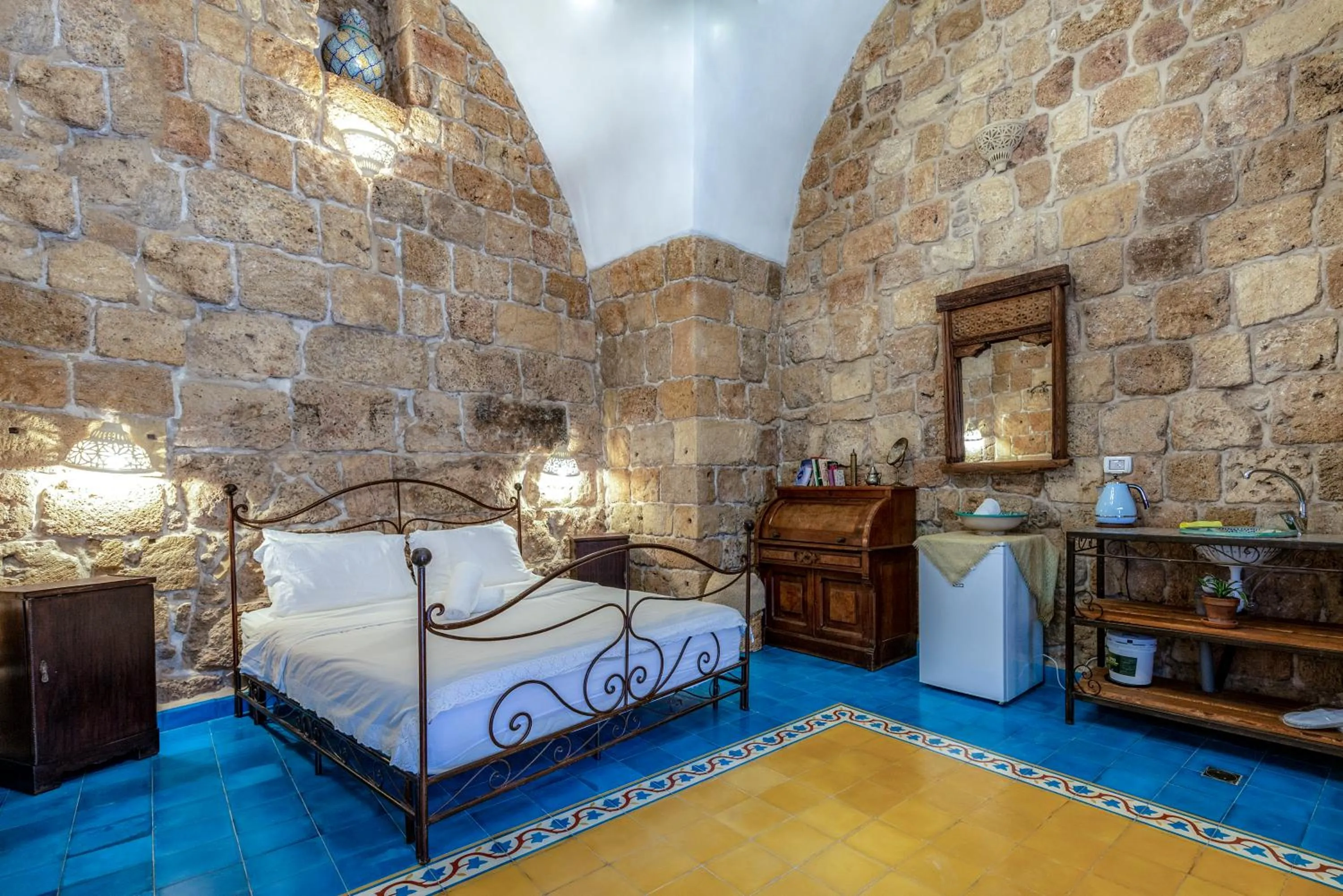 Photo of the whole room, Bed in Arabesque Arts & Residency