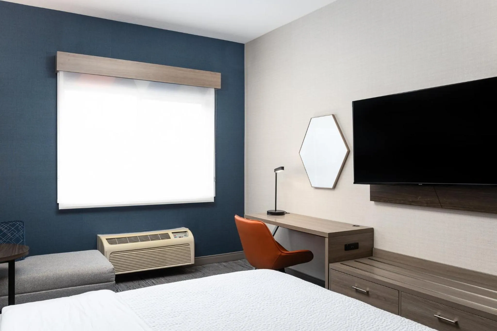 Photo of the whole room, Bed in Holiday Inn Express & Suites Nampa - Idaho Center by IHG