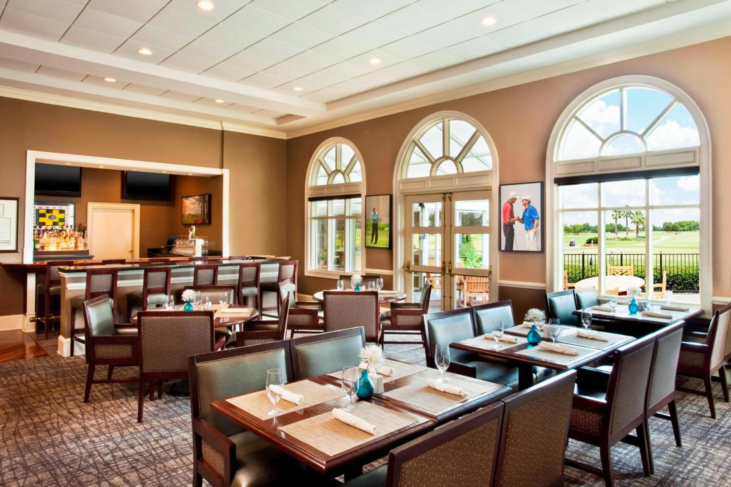 Lounge or bar in The Westin Savannah Harbor Golf Resort & Spa