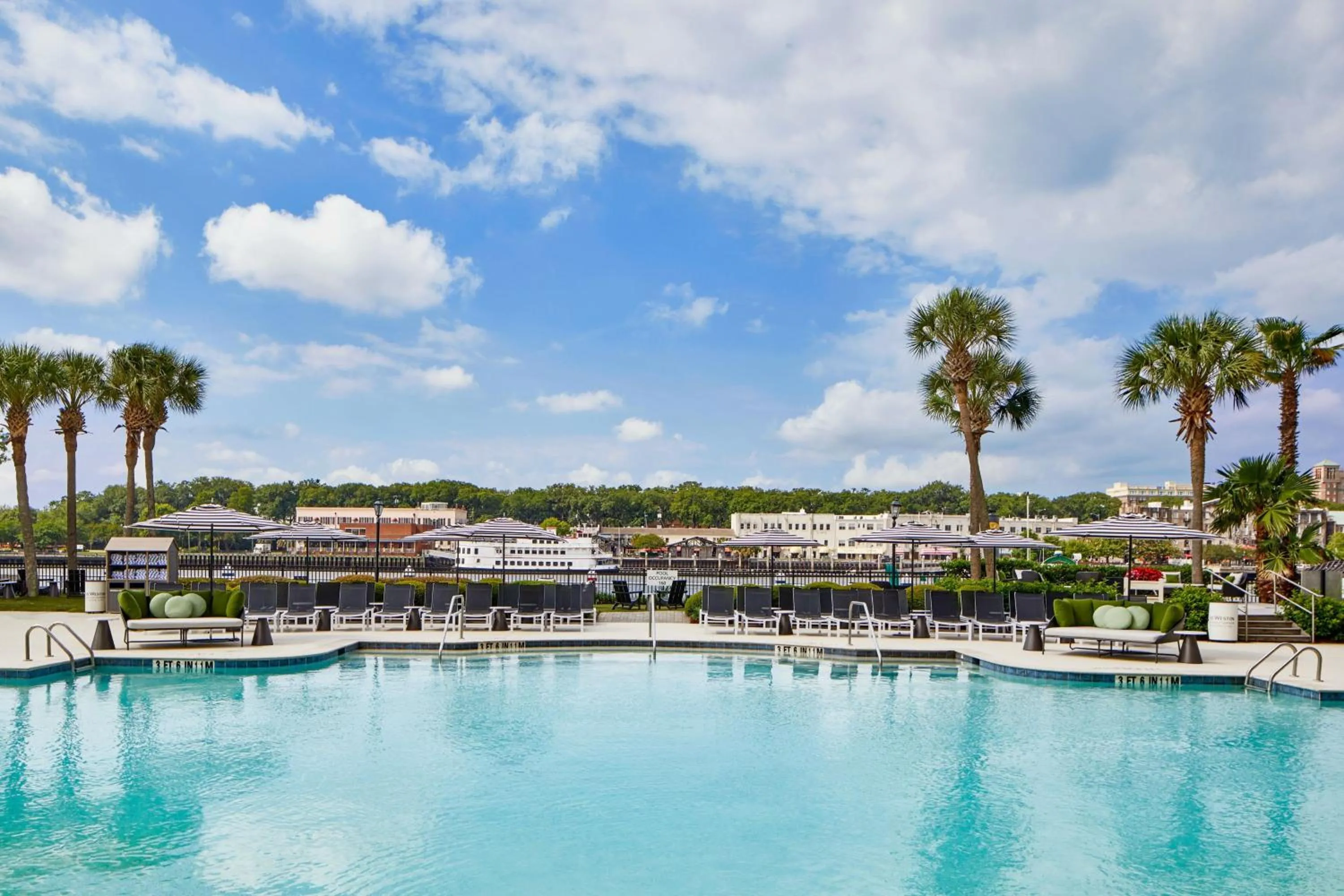 Swimming pool in The Westin Savannah Harbor Golf Resort & Spa