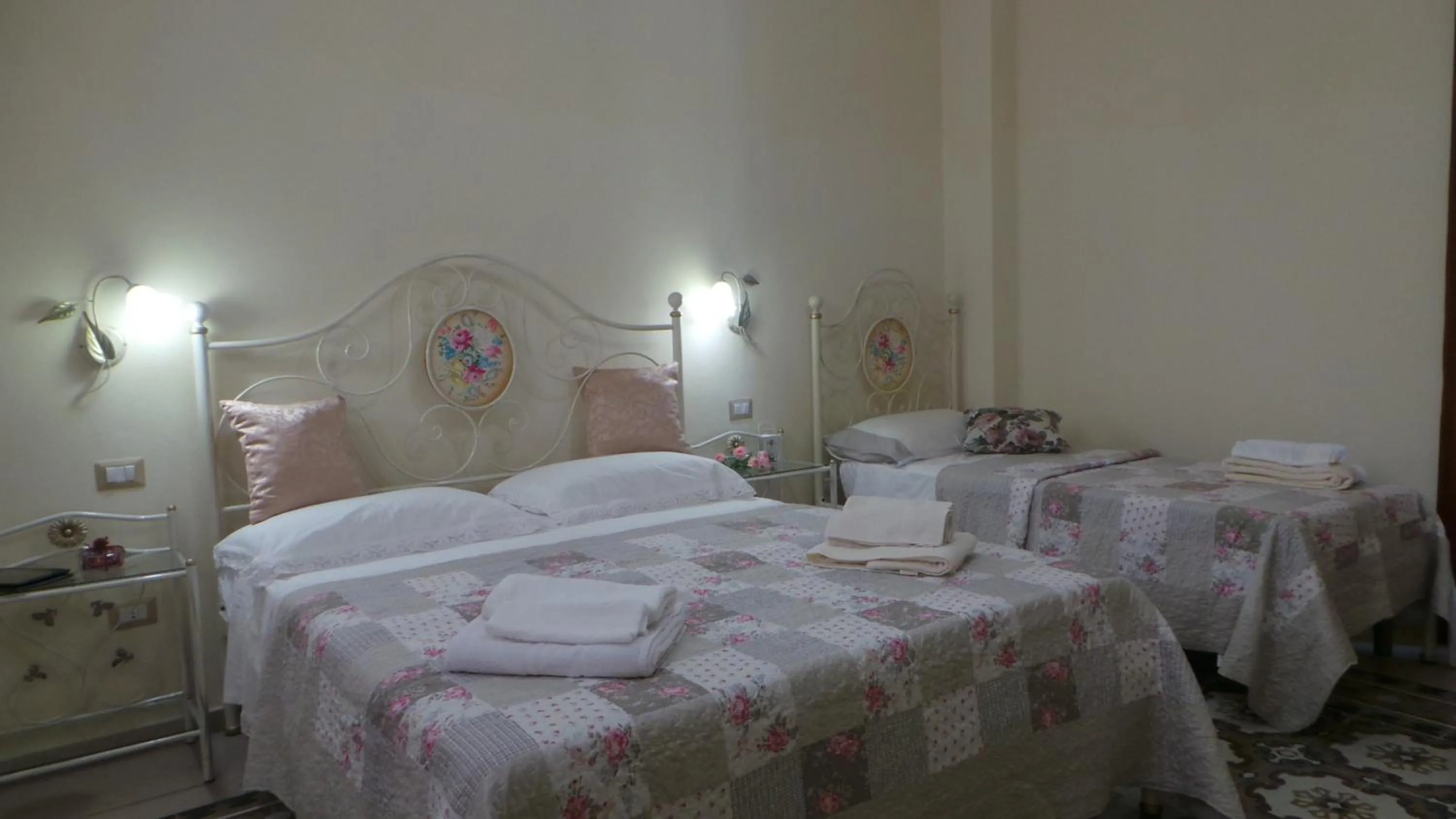 Photo of the whole room, Bed in Oasi Ottocento