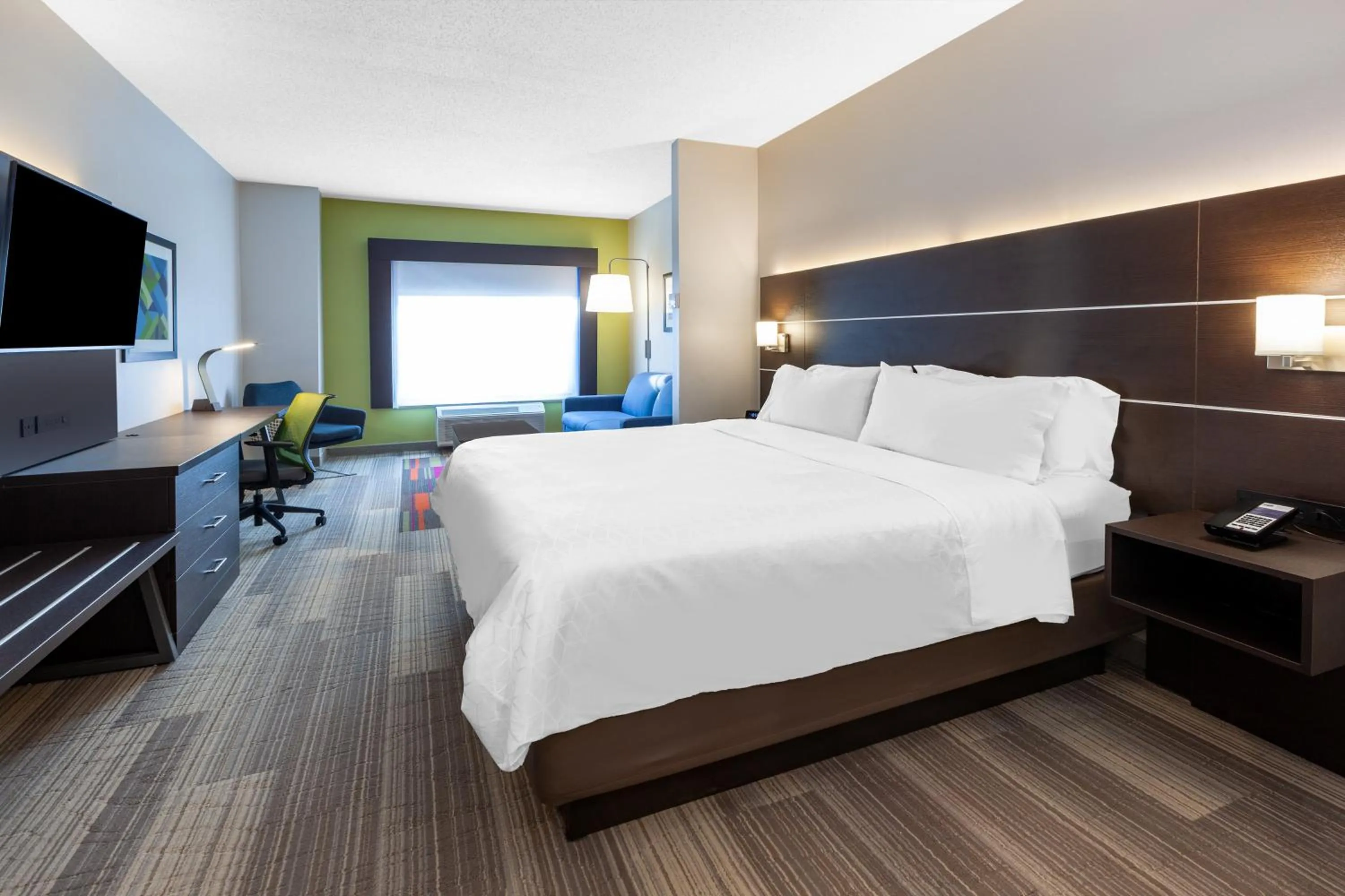 Photo of the whole room, Bed in Holiday Inn Express Hotel & Suites Woodhaven by IHG