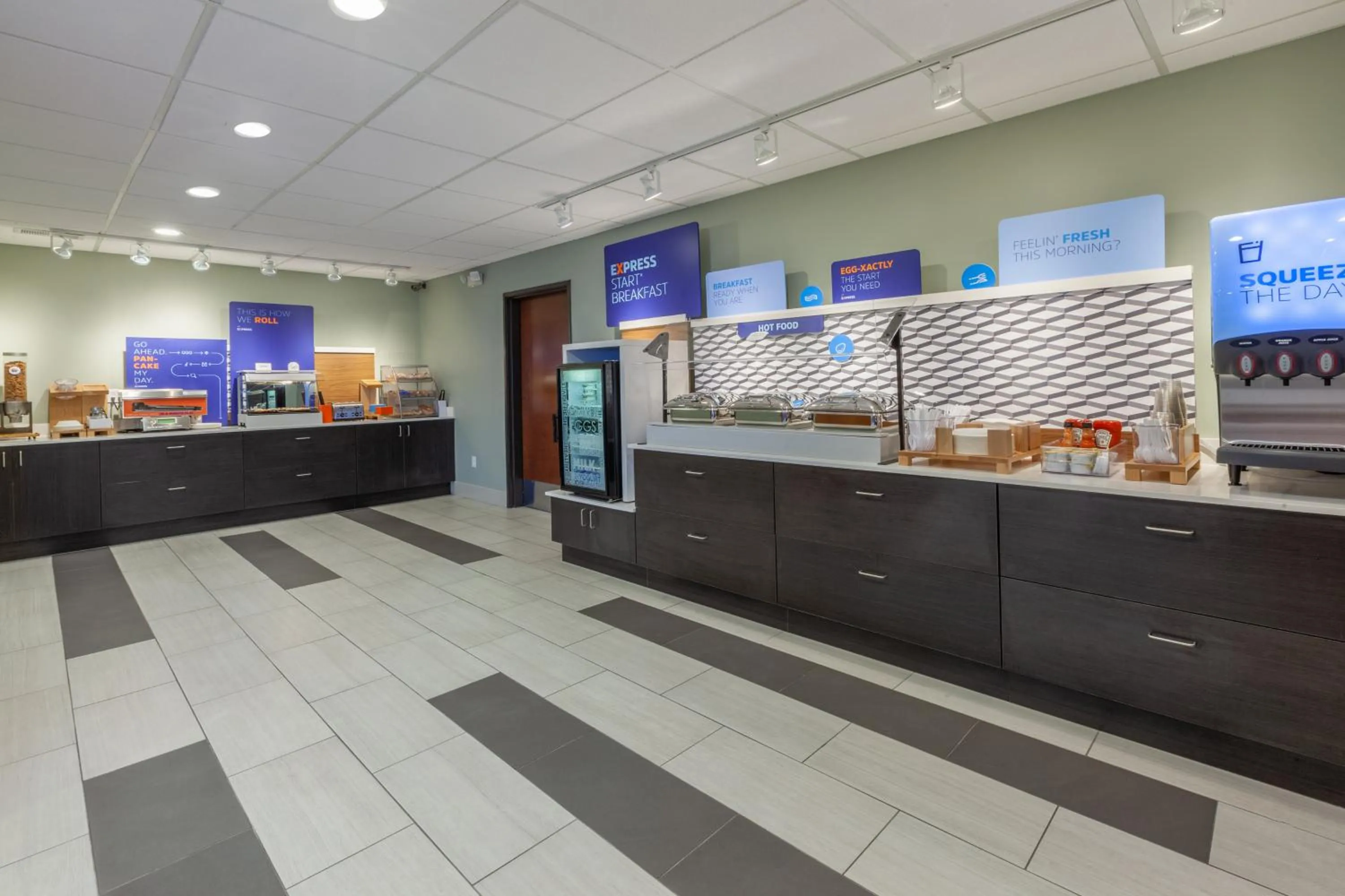 Breakfast in Holiday Inn Express Hotel & Suites Woodhaven by IHG