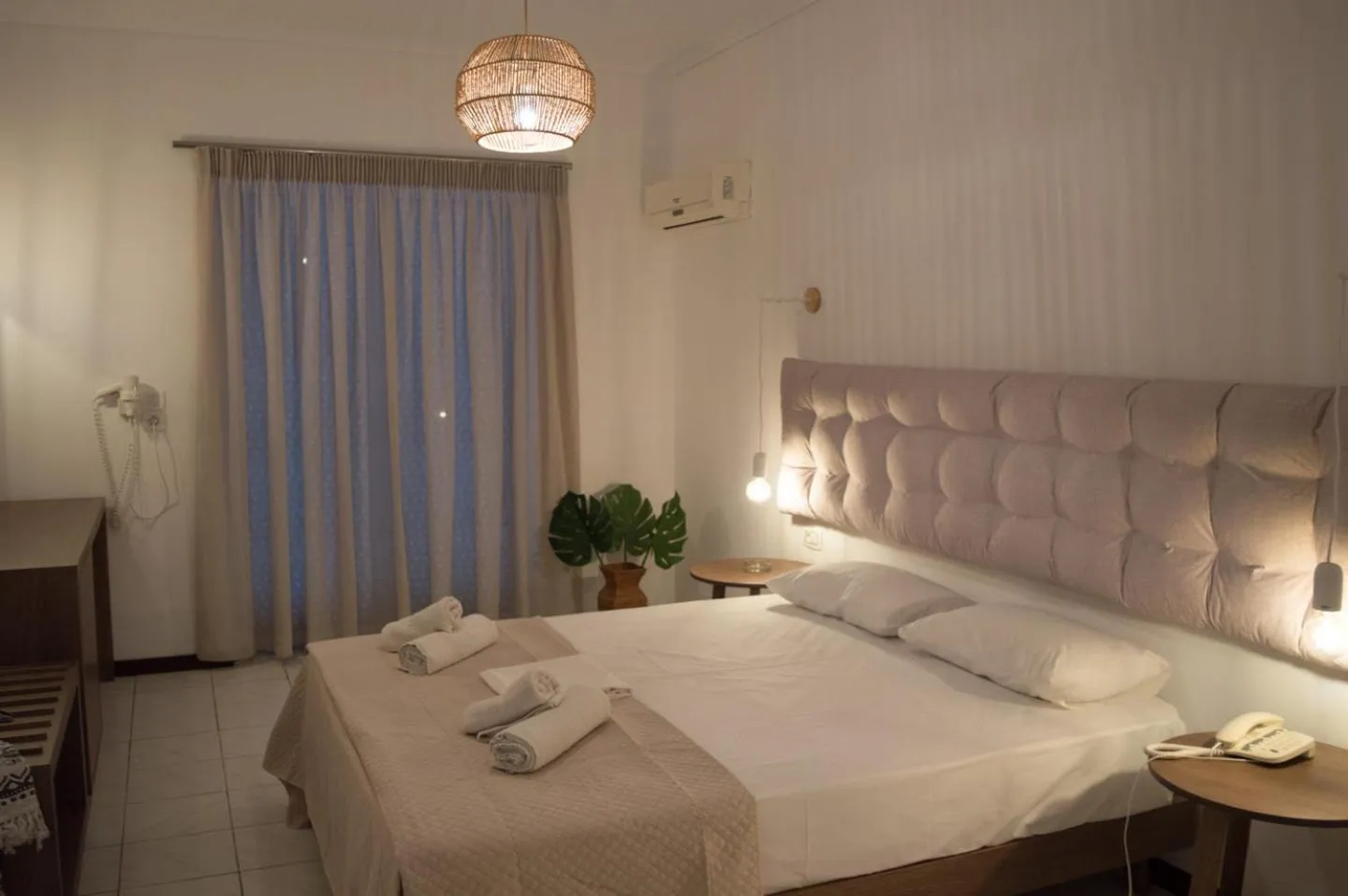 Bed in Paradise Beach Hotel