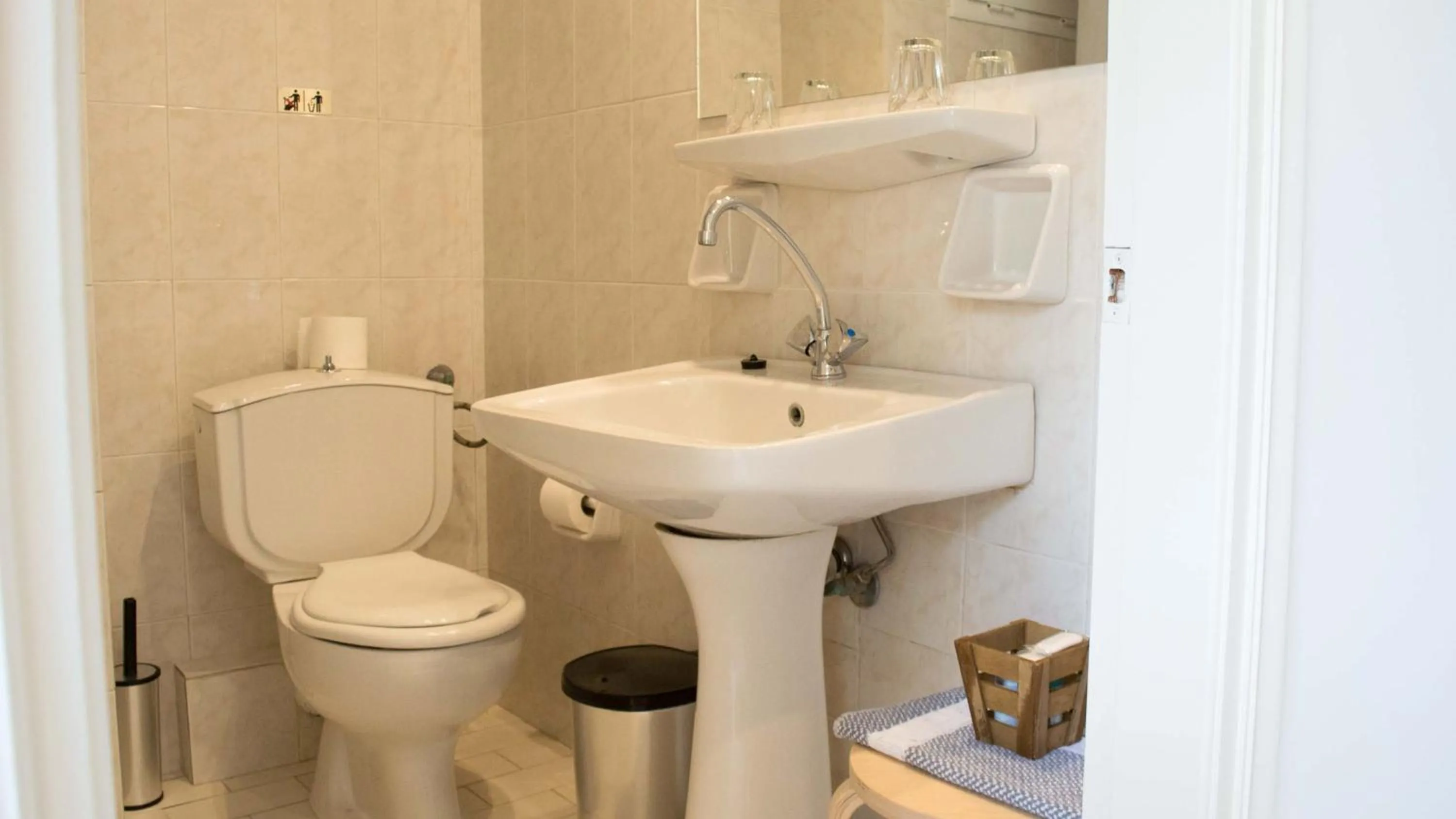 Toilet in Paradise Beach Hotel